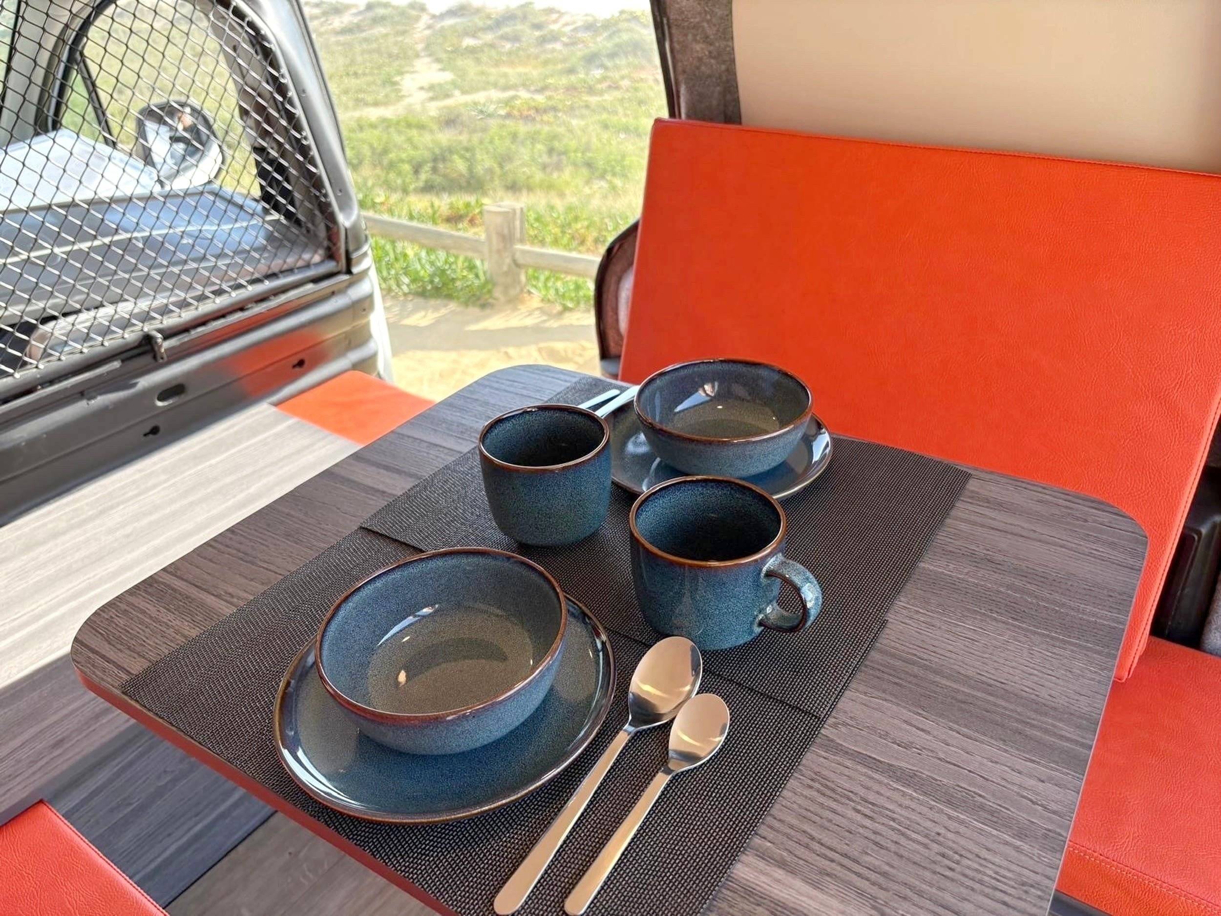Dining Area Citroën Berlingo - Yescapa
