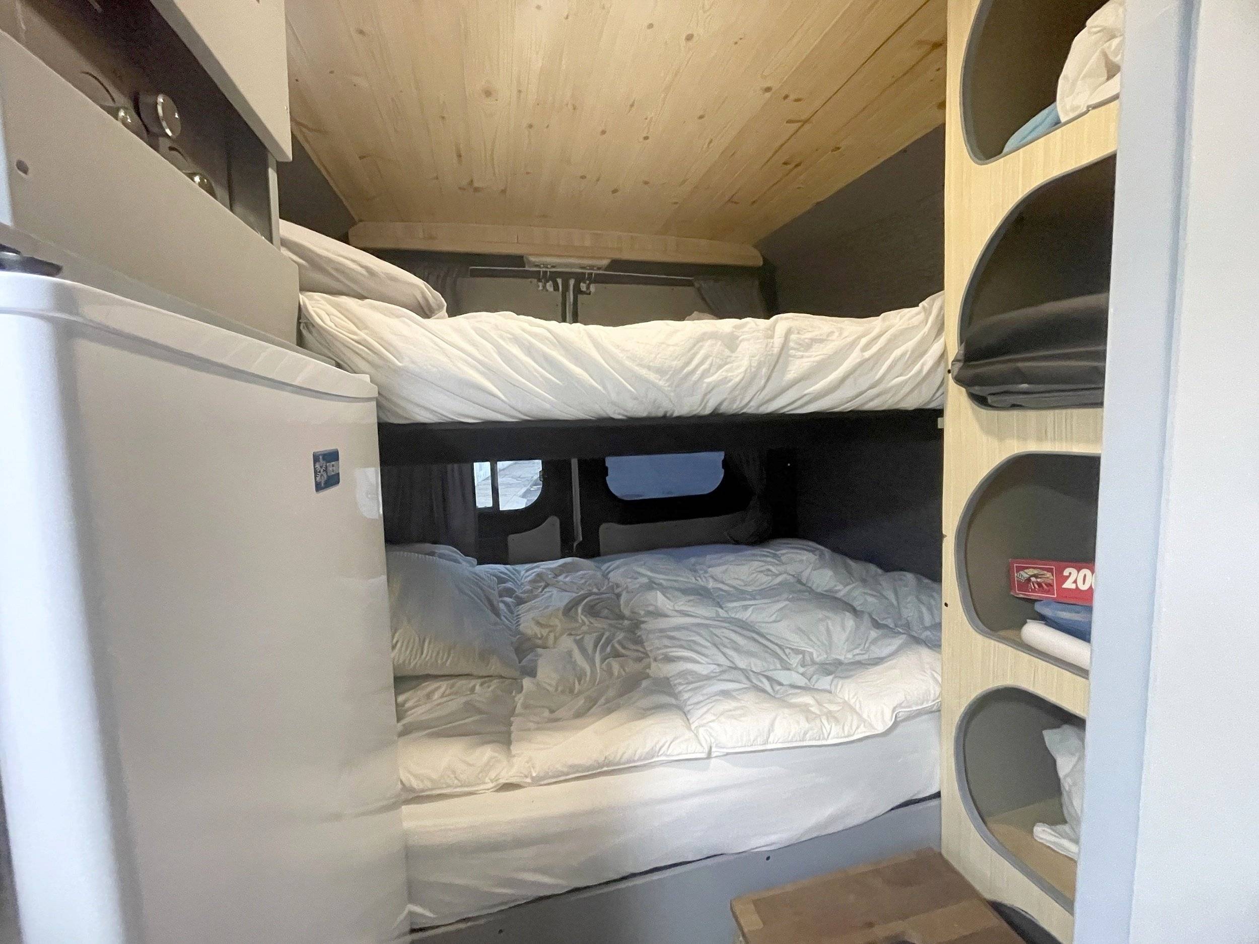Berth Peugeot PEUGEOT BOXER L3H2 - Yescapa
