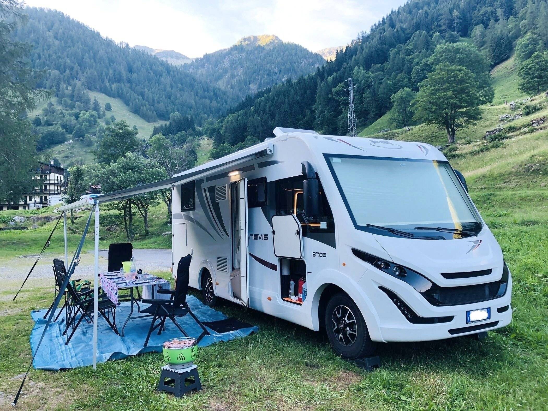 Vista frontale a ¾ Fiat - Yescapa