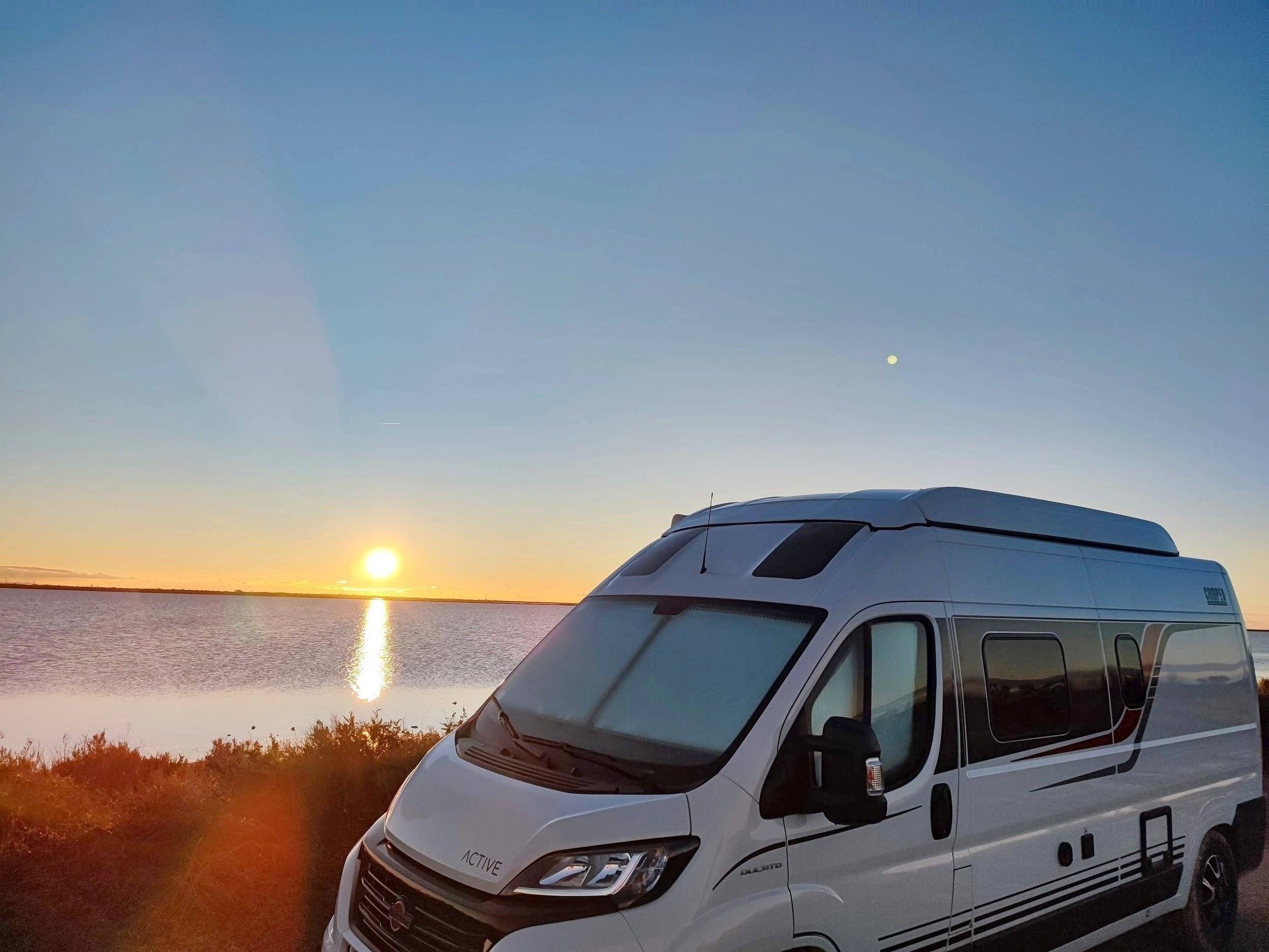 Vista de 3/4 Fiat Ducato 2,3 l Multijet 120 ch. - Yescapa