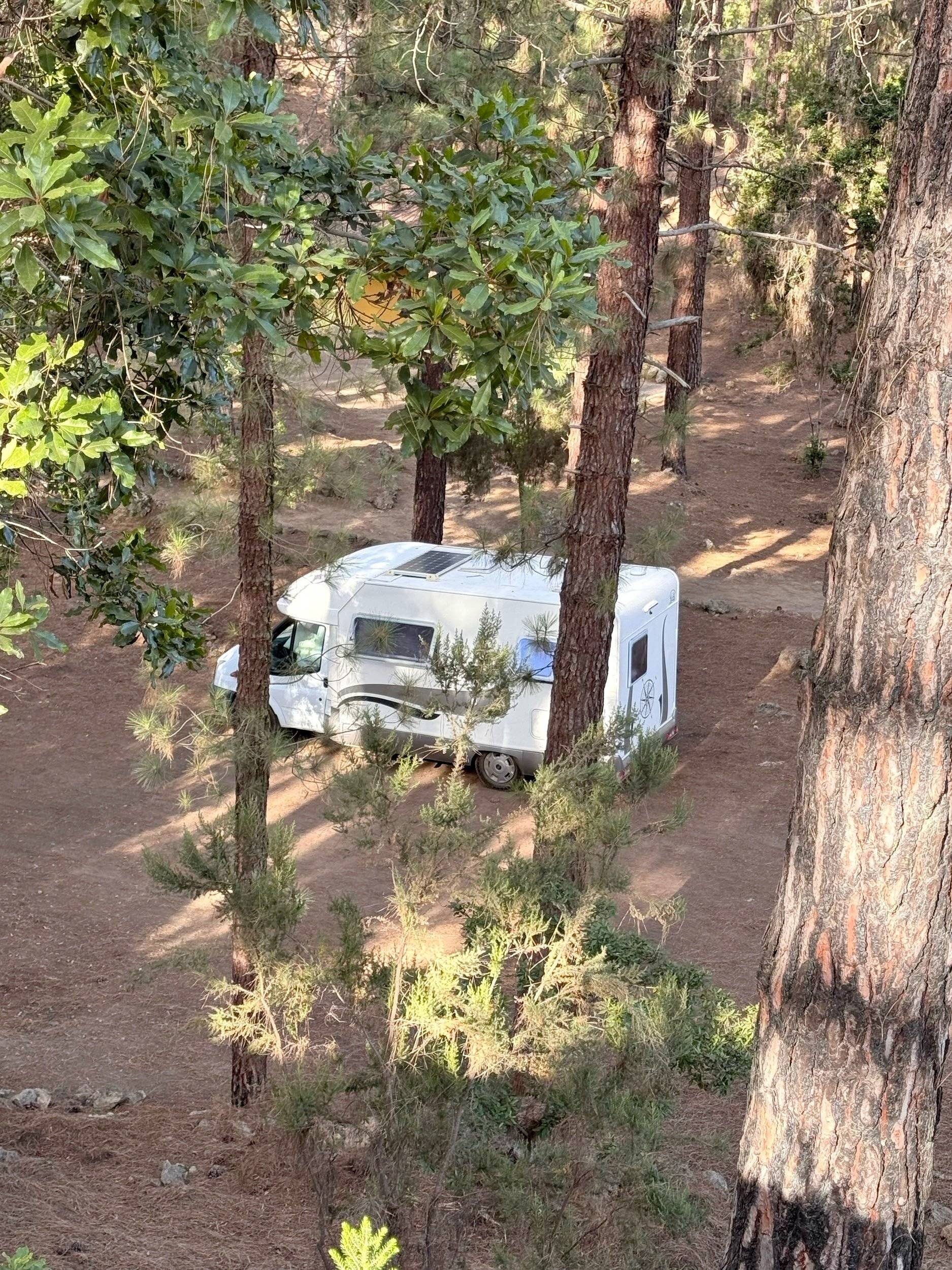 Vue avant de 3/4 Ford ford transit - Yescapa