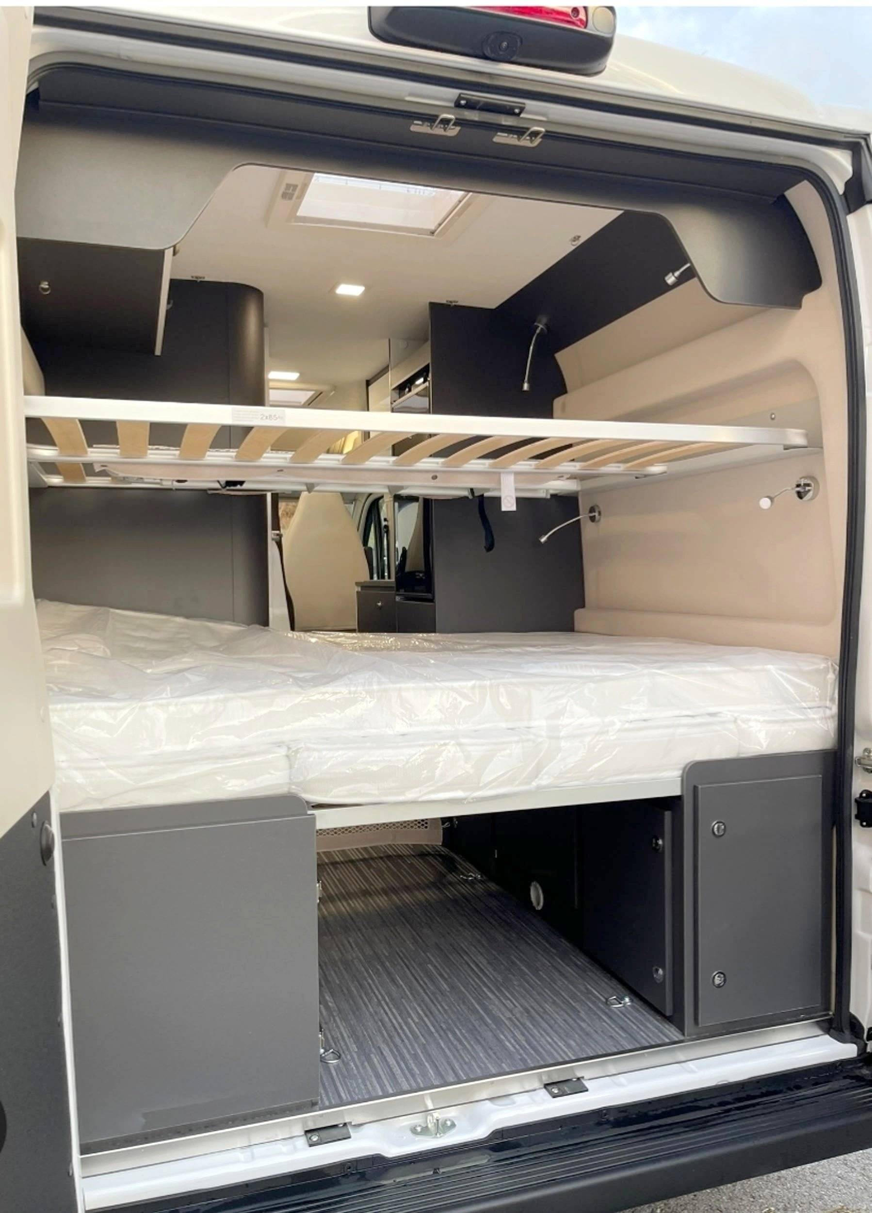 Mclouis Menfys VAN S-Line 3 Maxi