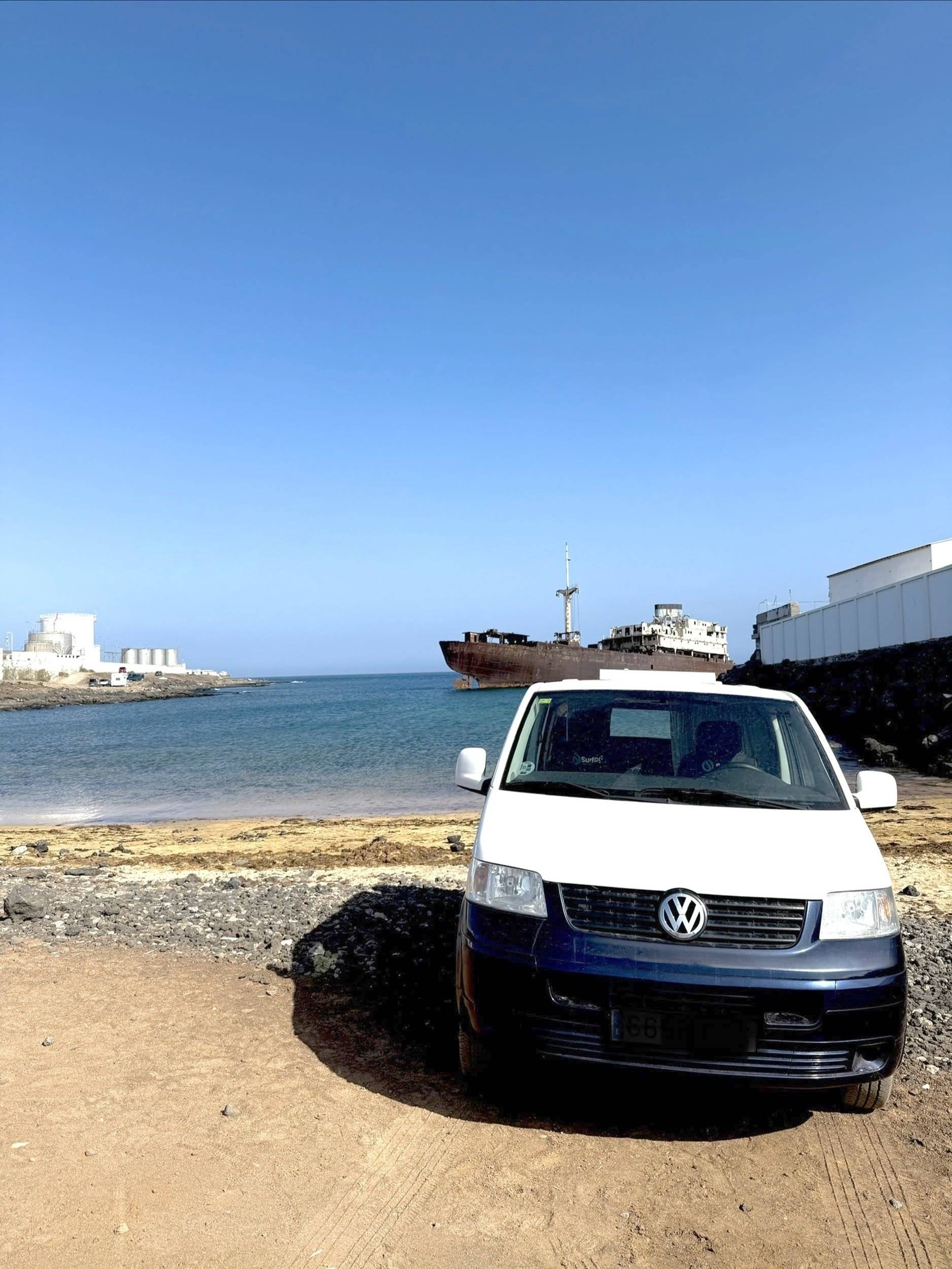 Vue avant de 3/4 Volkswagen T5 1,9 l 102 ch - Yescapa