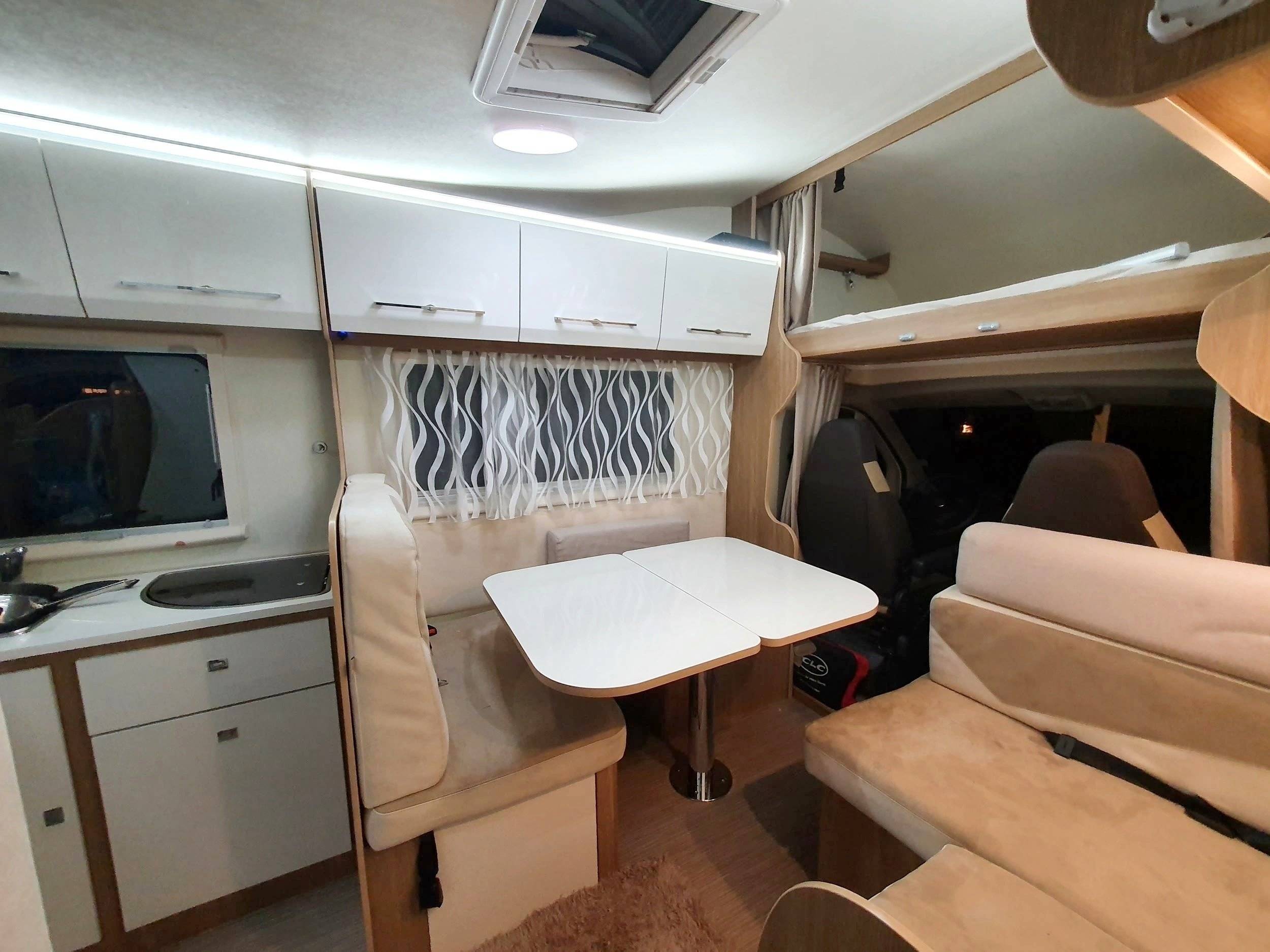 Dinette Fiat Ducato 2,2 l 120 ch - Yescapa