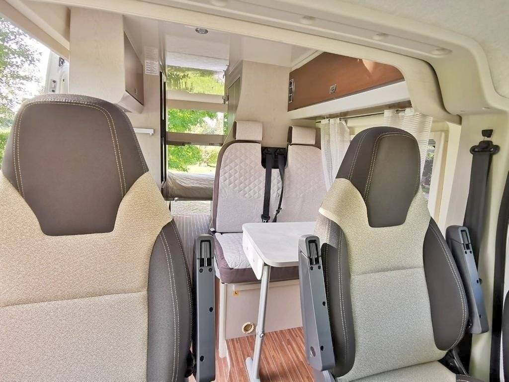 Dining Area Fiat Fiat Ducato 140 CV - Yescapa