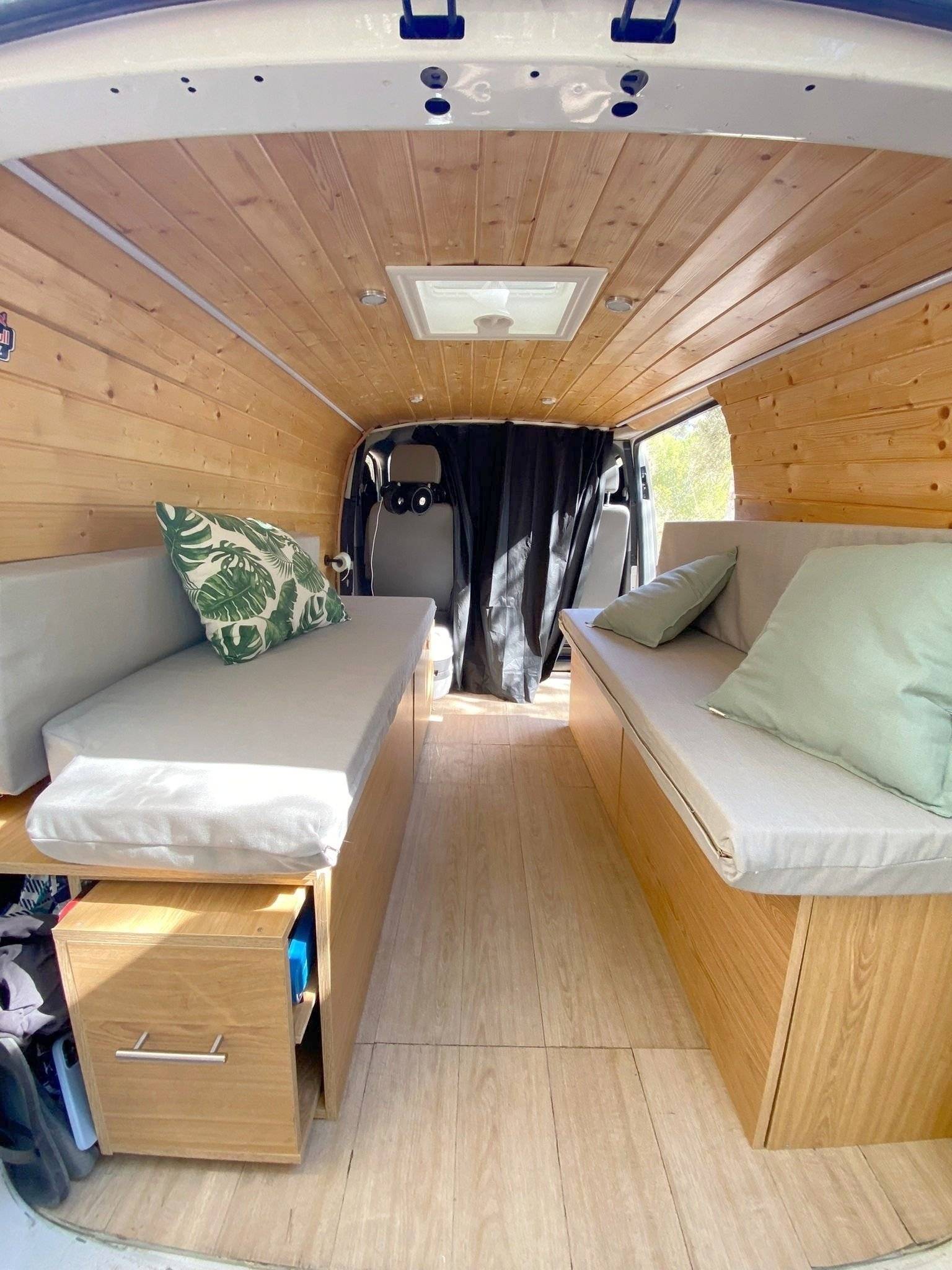 Dining Area Volkswagen Volkswagen Transporter - Yescapa