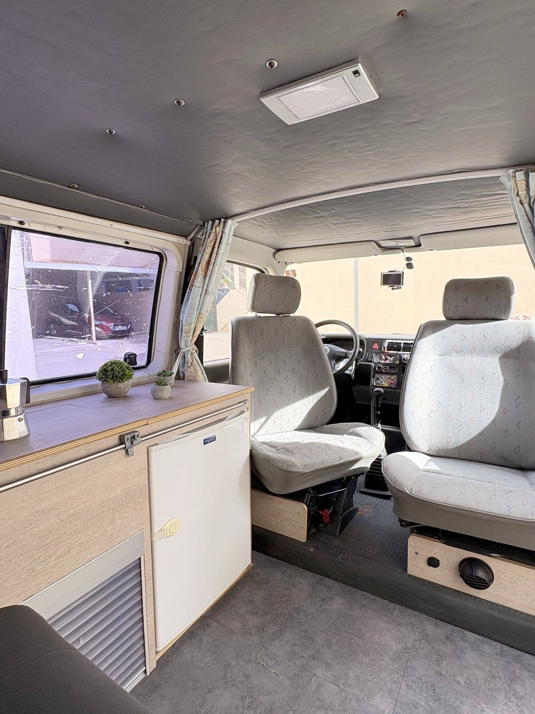 Bestuurderplaats Volkswagen 2.4D - Yescapa