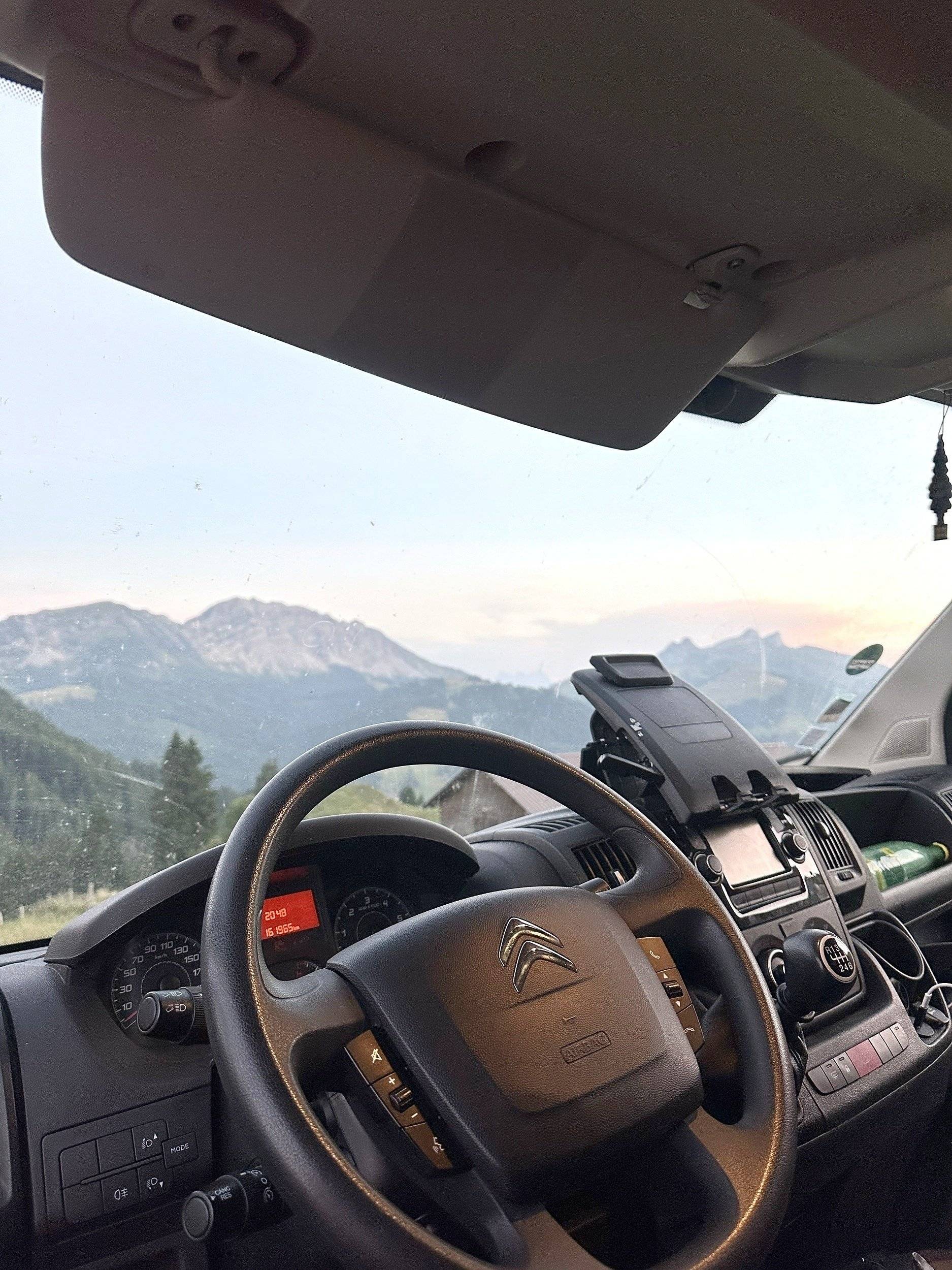 Fahrerbereich Citroën Jumper 2,0 l 130 ch - Yescapa