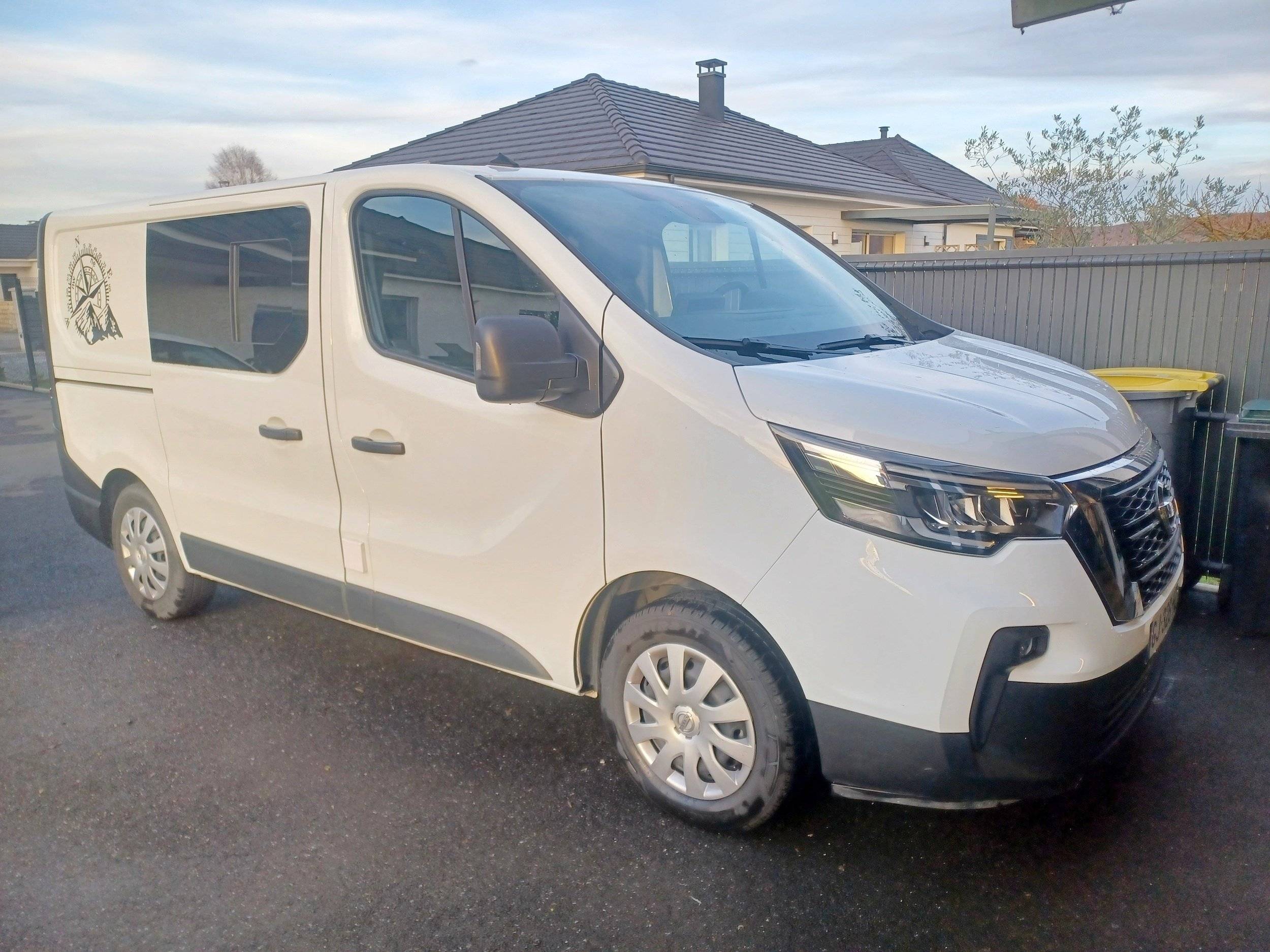 Front view from 3/4 Renault - Yescapa