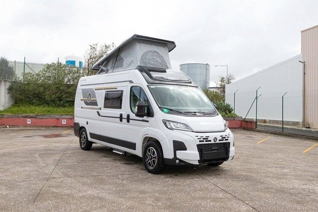 Front view from 3/4 Fiat Ducato 2,2 l Multijet 130 ch. - Yescapa
