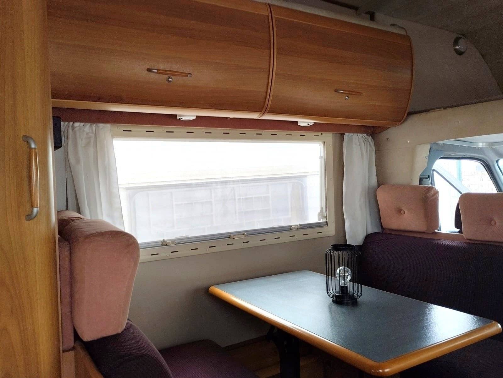 Menjador Mercedes Mercedes Sprinter 312D 2.9 Turbo - Yescapa