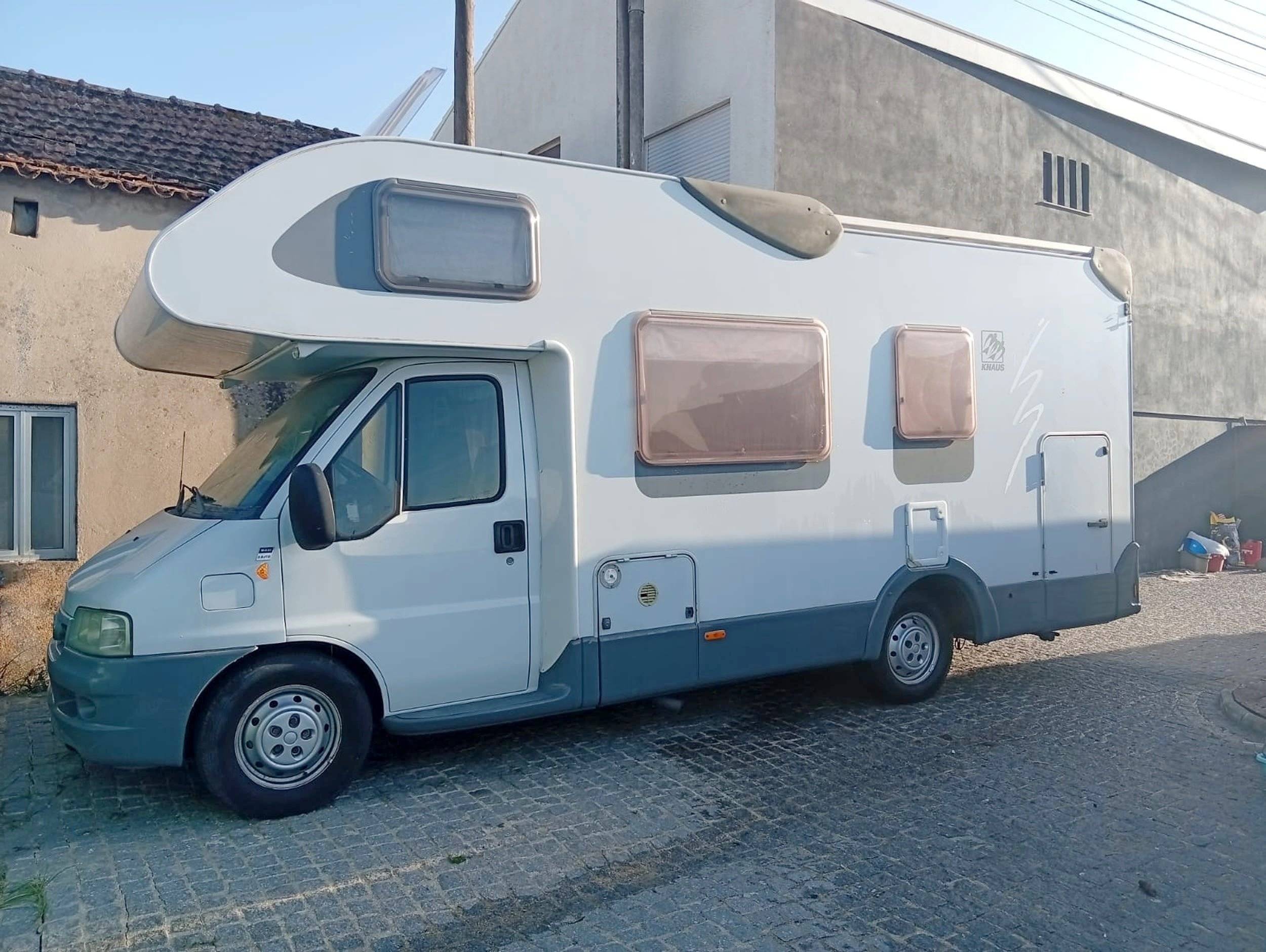 Front view from 3/4 Fiat - Yescapa