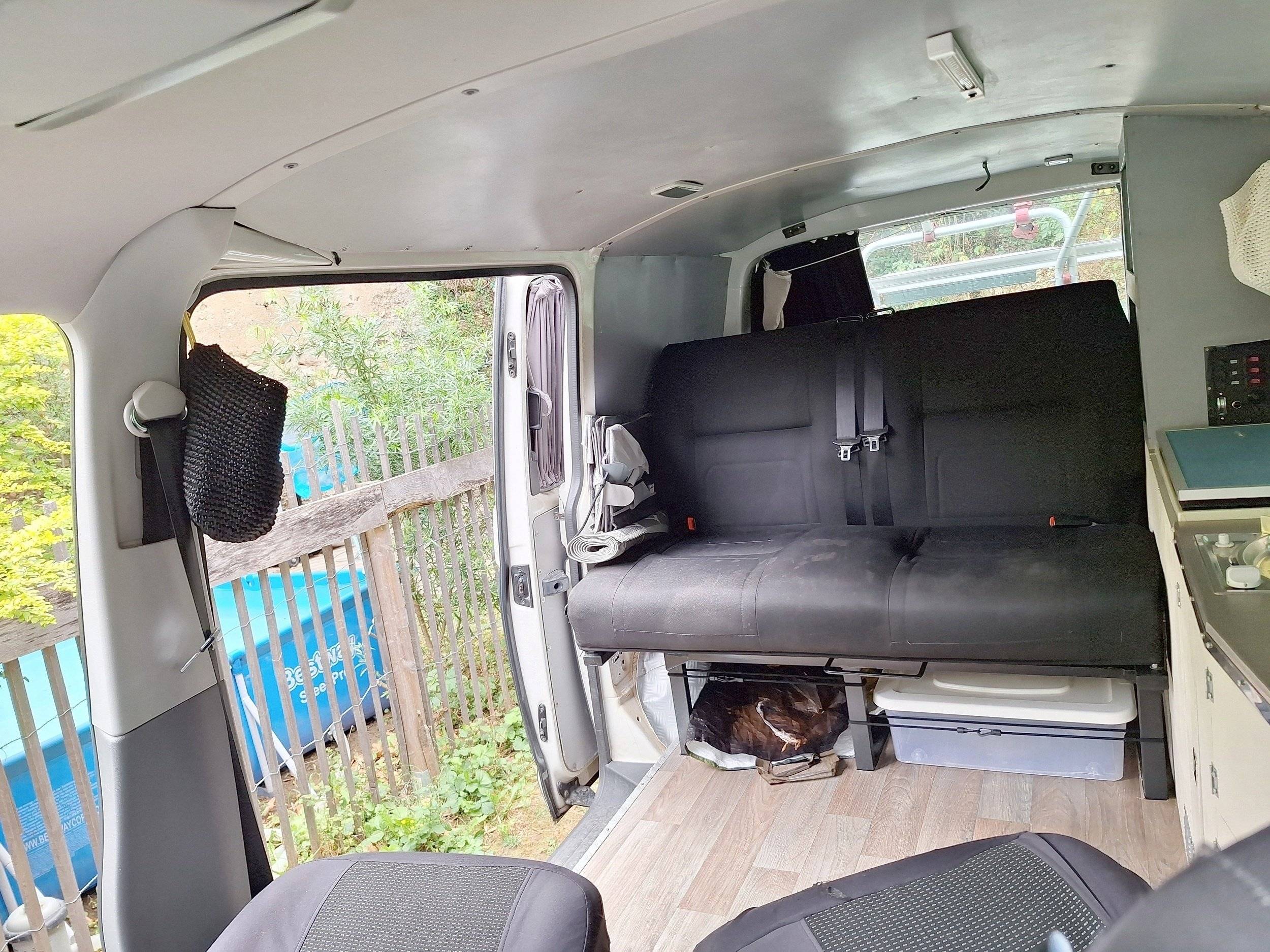 Menjador Volkswagen T5 84 ch - Yescapa