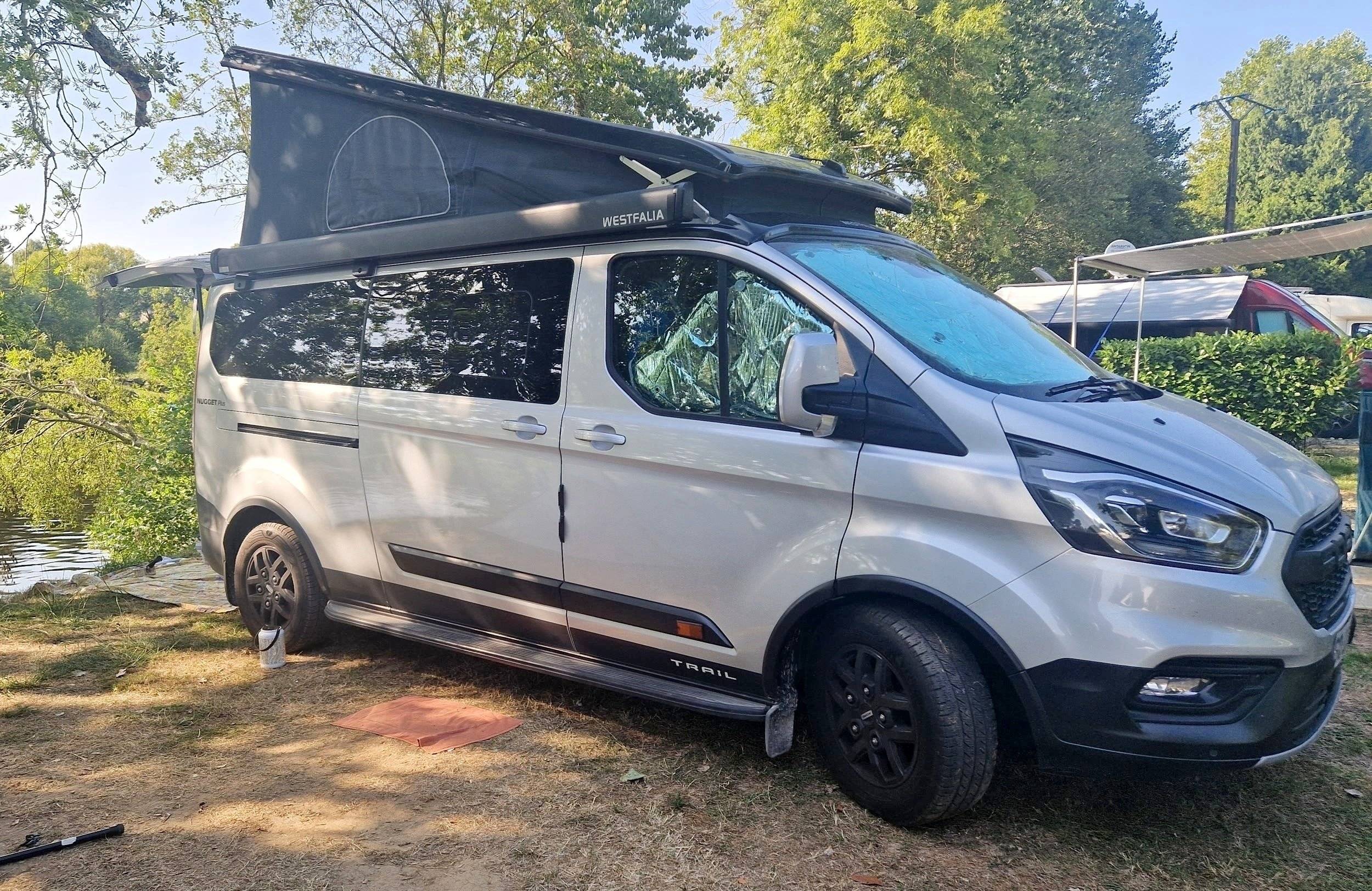Rear view Ford Transit 155 ch - Yescapa