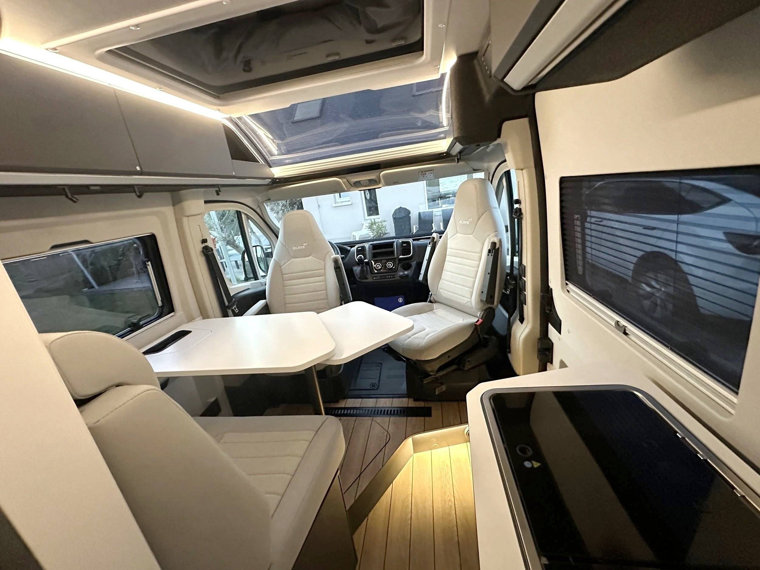Dining Area Fiat FIAT DUCATO 140 CV BVA - Yescapa