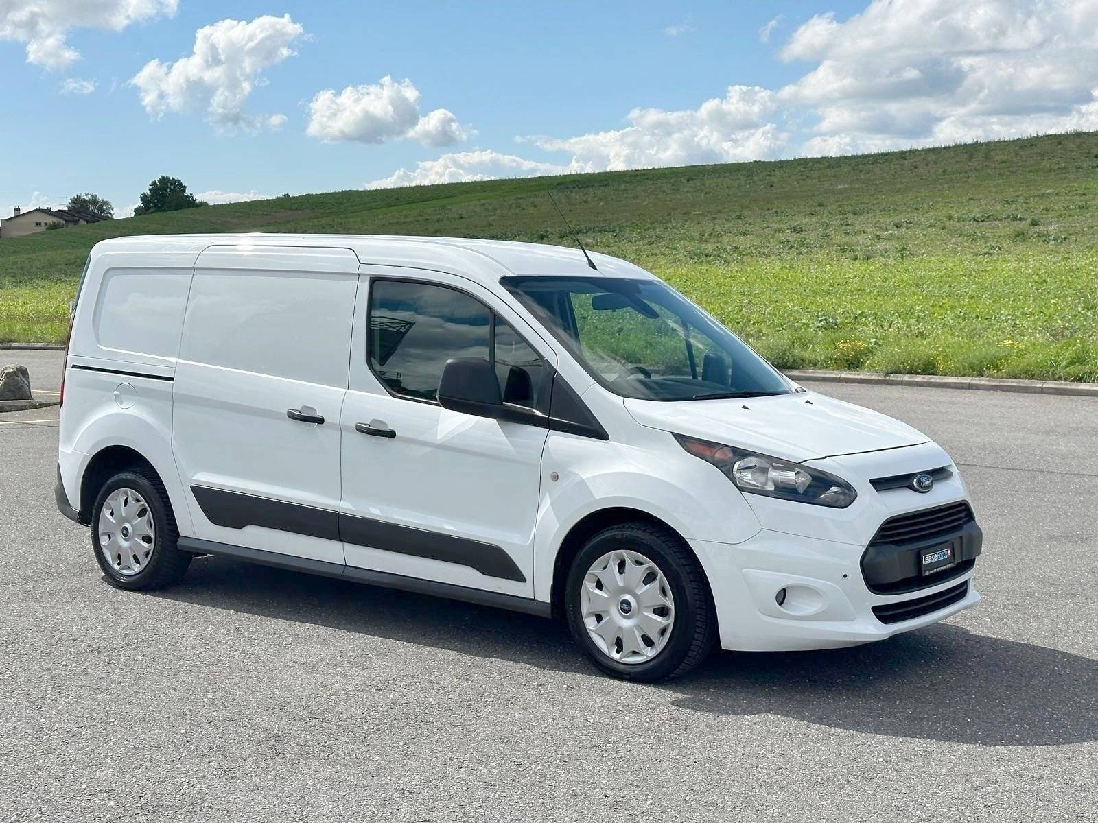 Vue avant de 3/4 Ford ford transit - Yescapa