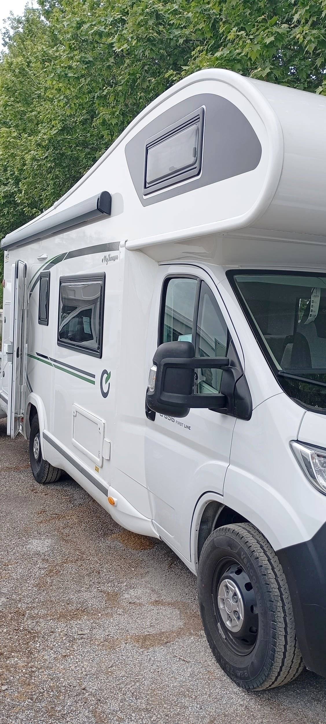 Vista frontale a ¾ Fiat Ducato - Yescapa