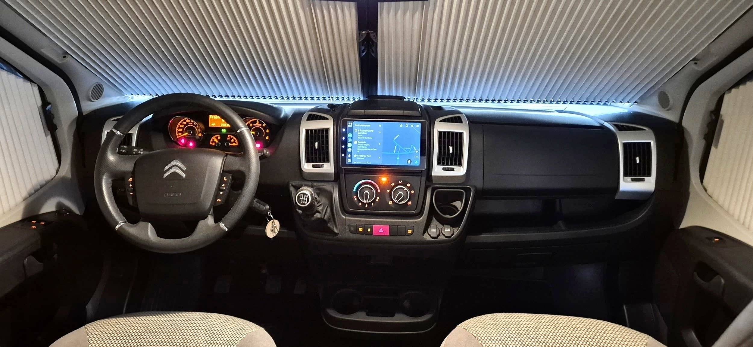 Poste de conduite Citroën 2.2L 140CV - Yescapa