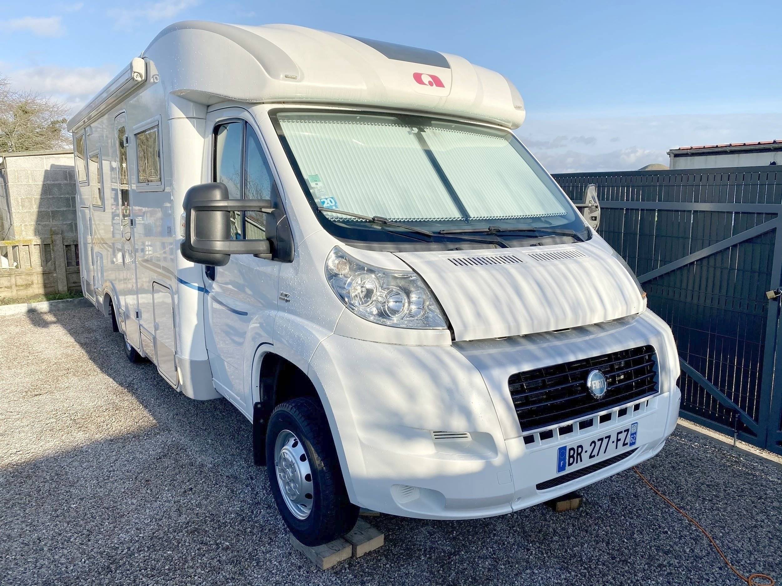 Front view from 3/4 Fiat Ducato 2,2 l Multijet 130 ch. - Yescapa