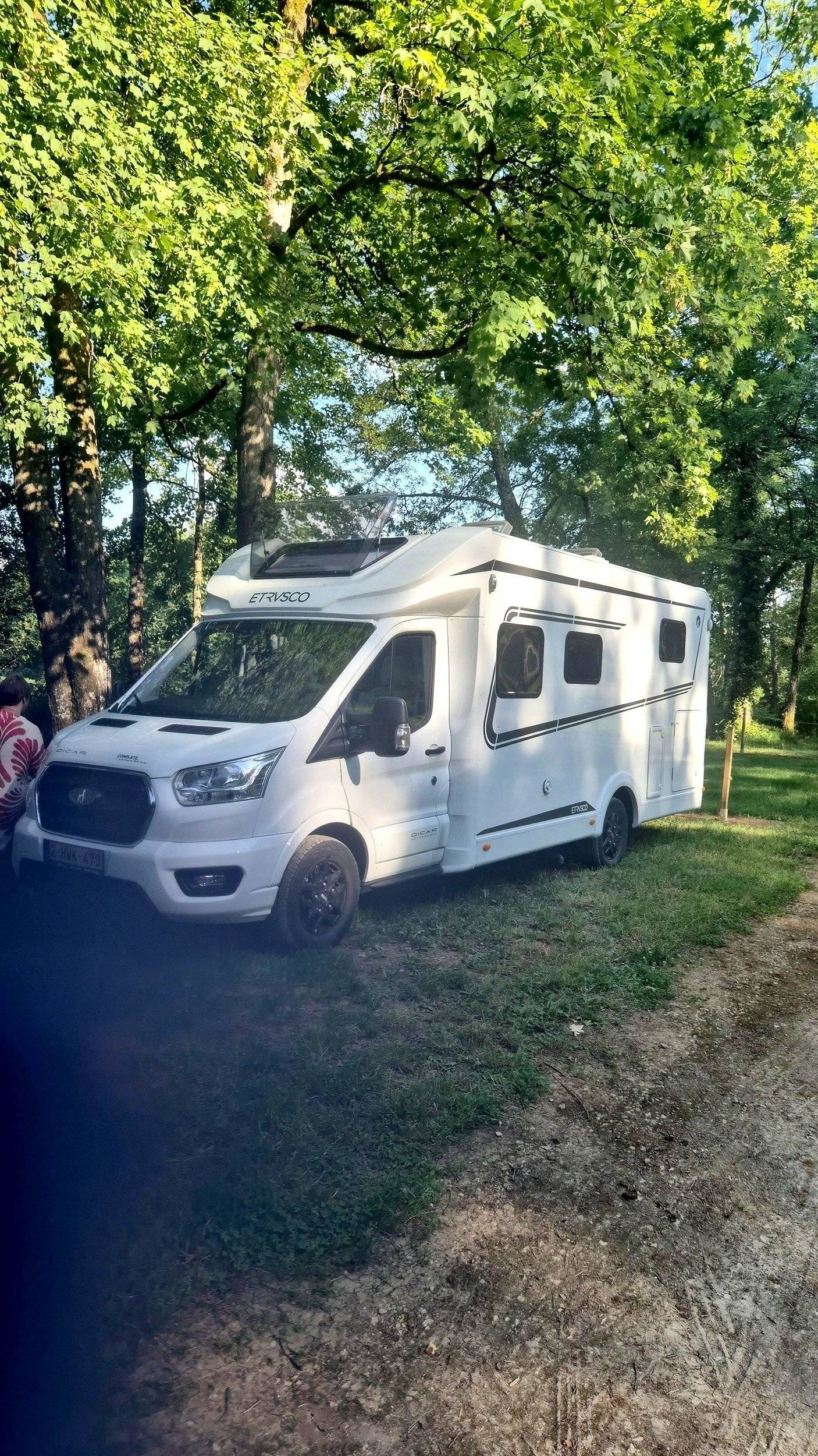 Vista de trás Ford Transit 2,5 l TDCi 150 ch. - Yescapa