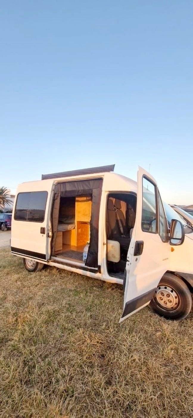 Vista frontale a ¾ Citroën Citroën jumper - Yescapa