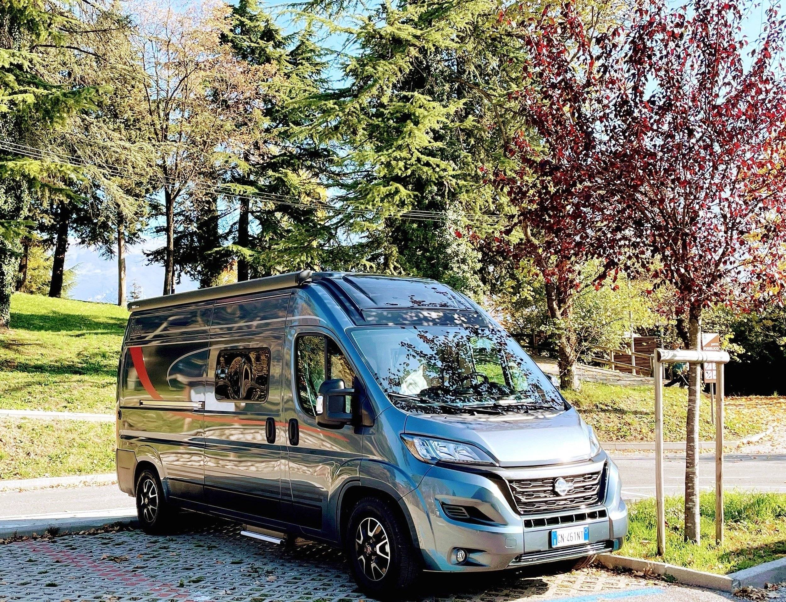 schräge Vorderansicht Fiat ELISEO - Yescapa