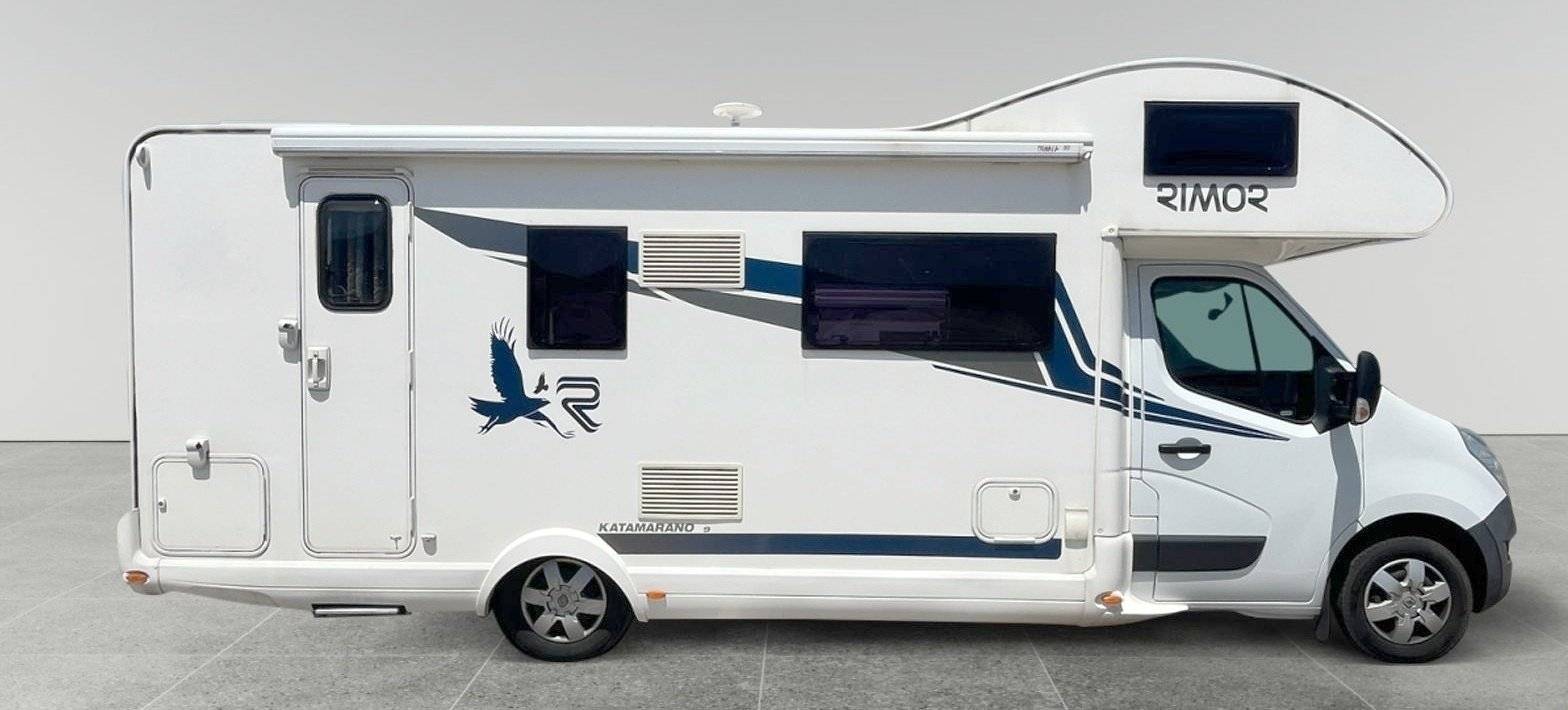 schräge Vorderansicht Ford Custom 2,0 l 130 ch - Yescapa