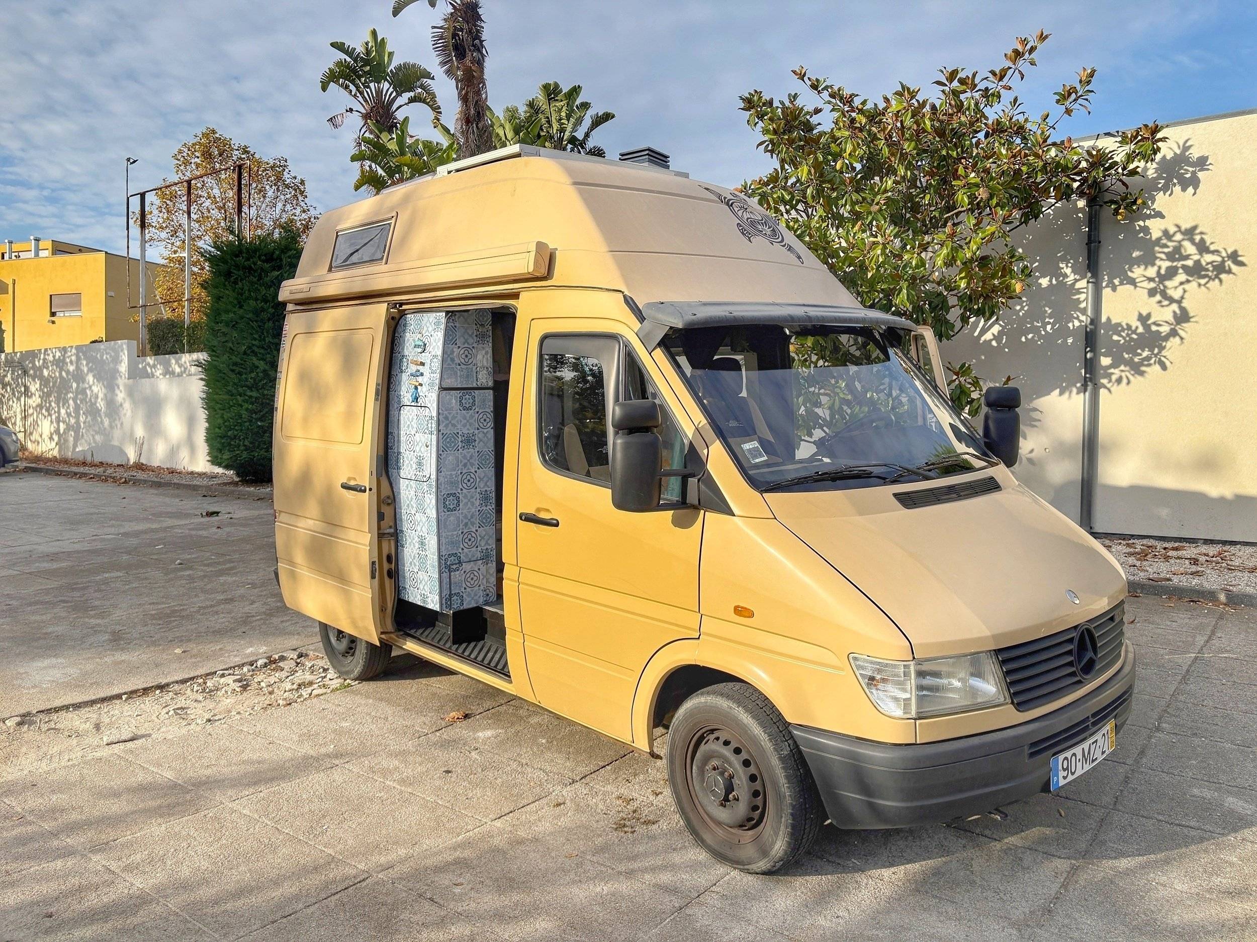 Voorkant 3/4 Mercedes Mercedes Sprinter - Yescapa