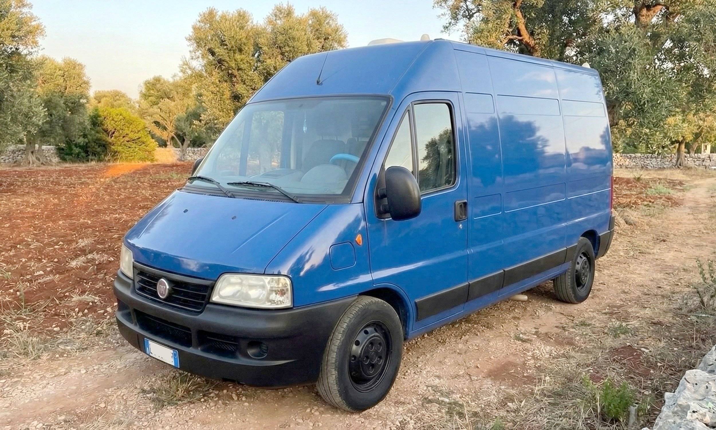 Vista frontale a ¾ Fiat Ducato 2.8 jtd - Yescapa
