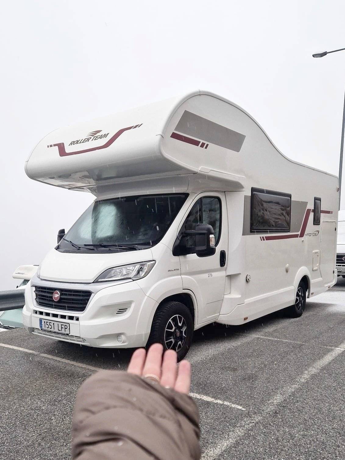Vue avant de 3/4 Fiat DUCATO 2.3 140CV - Yescapa