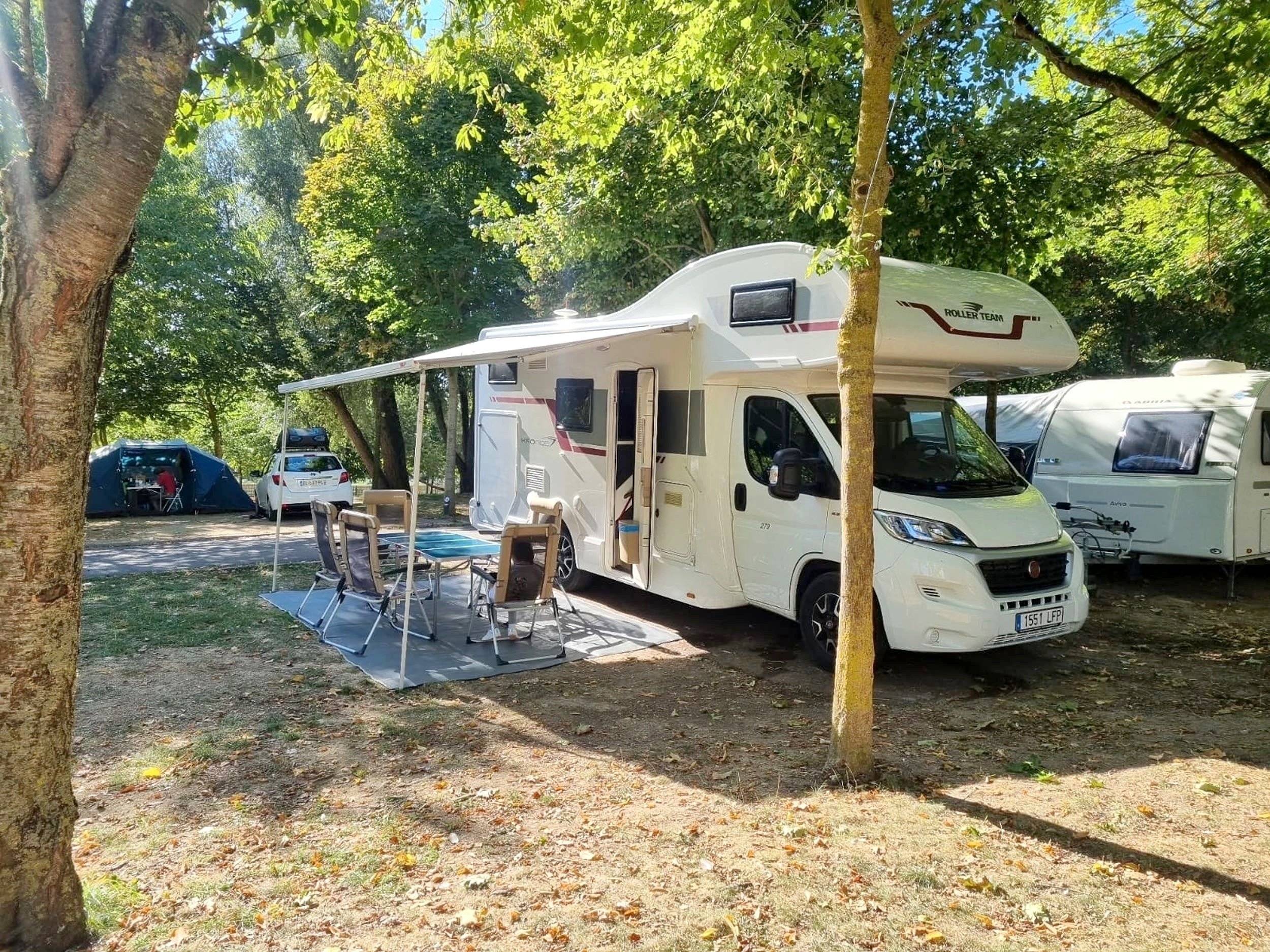 schräge Vorderansicht Fiat DUCATO 2.3 140CV - Yescapa