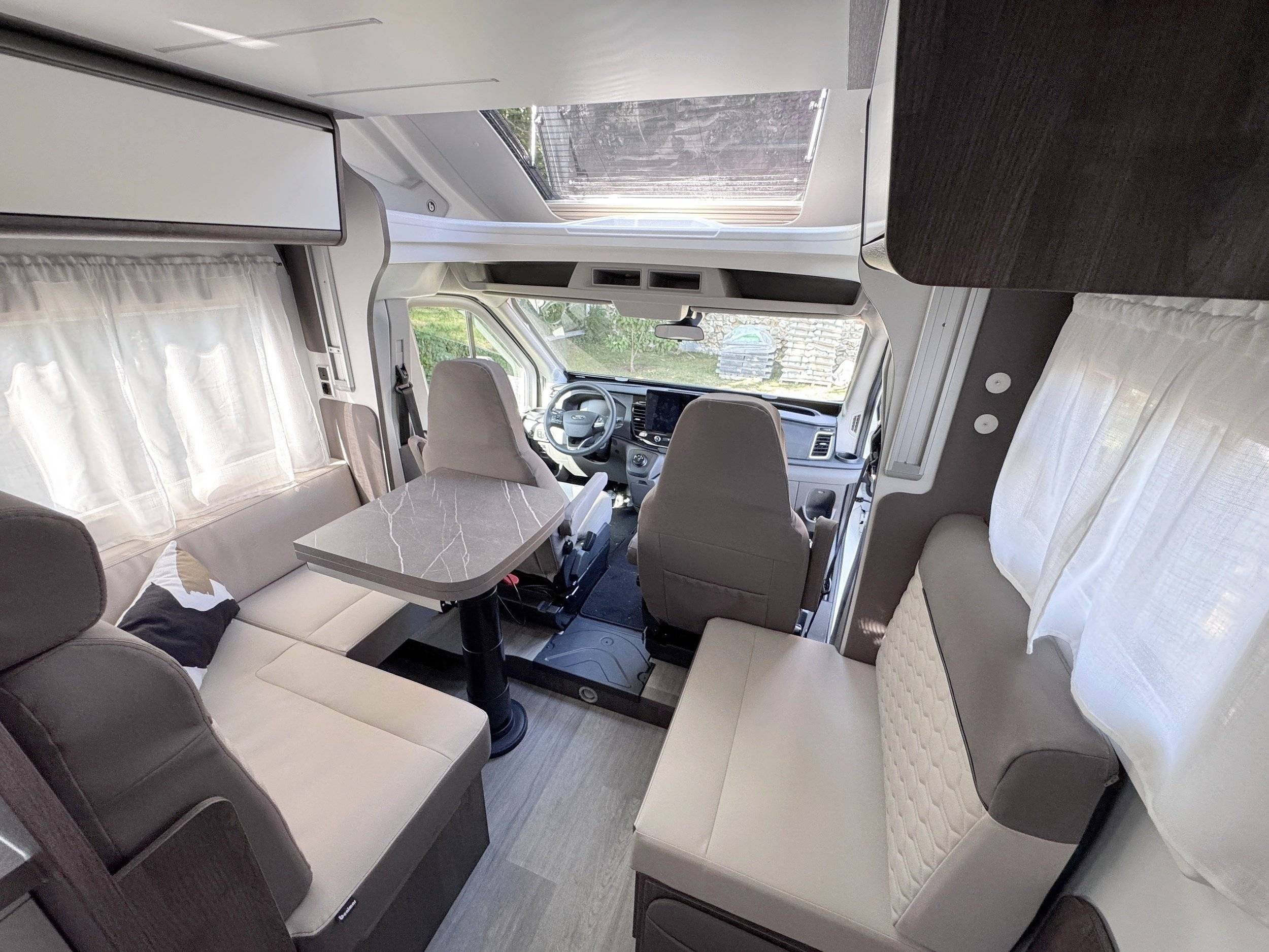 Coin repas Ford ford transit - Yescapa