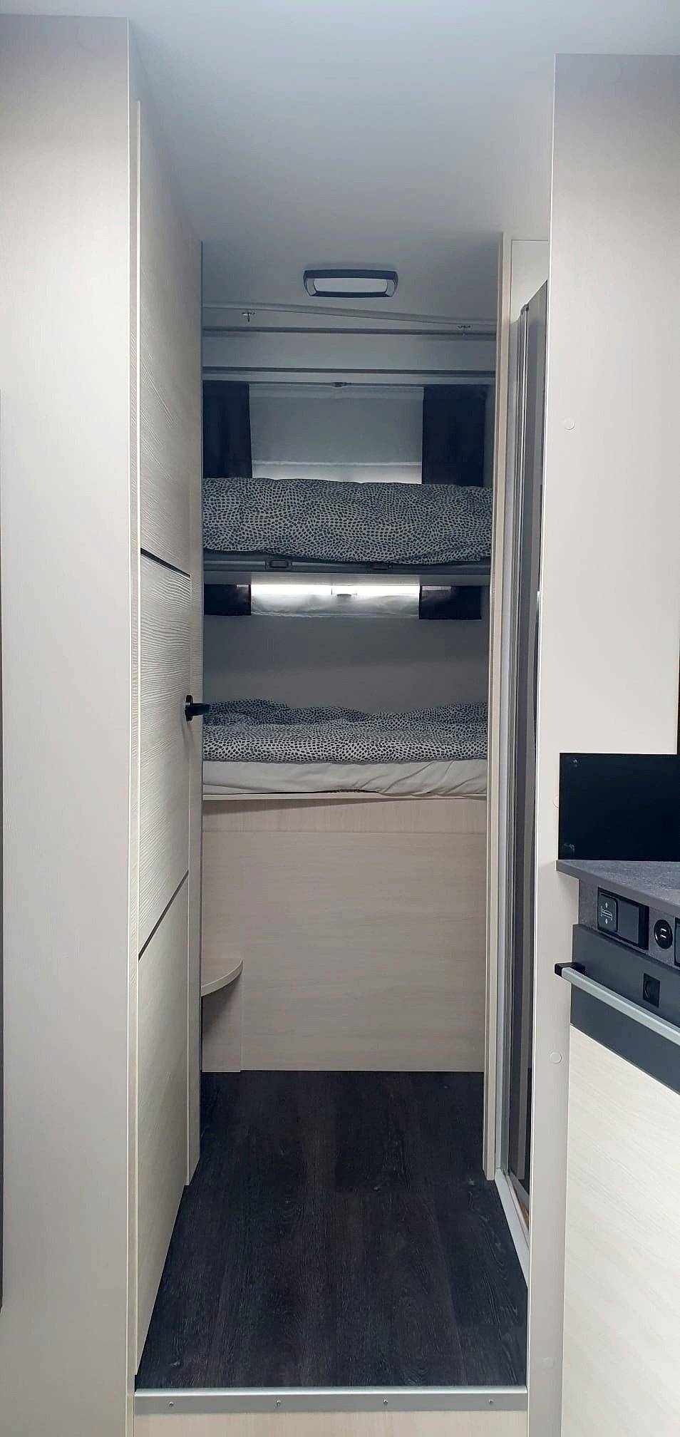 Challenger 380 GRAPHITE