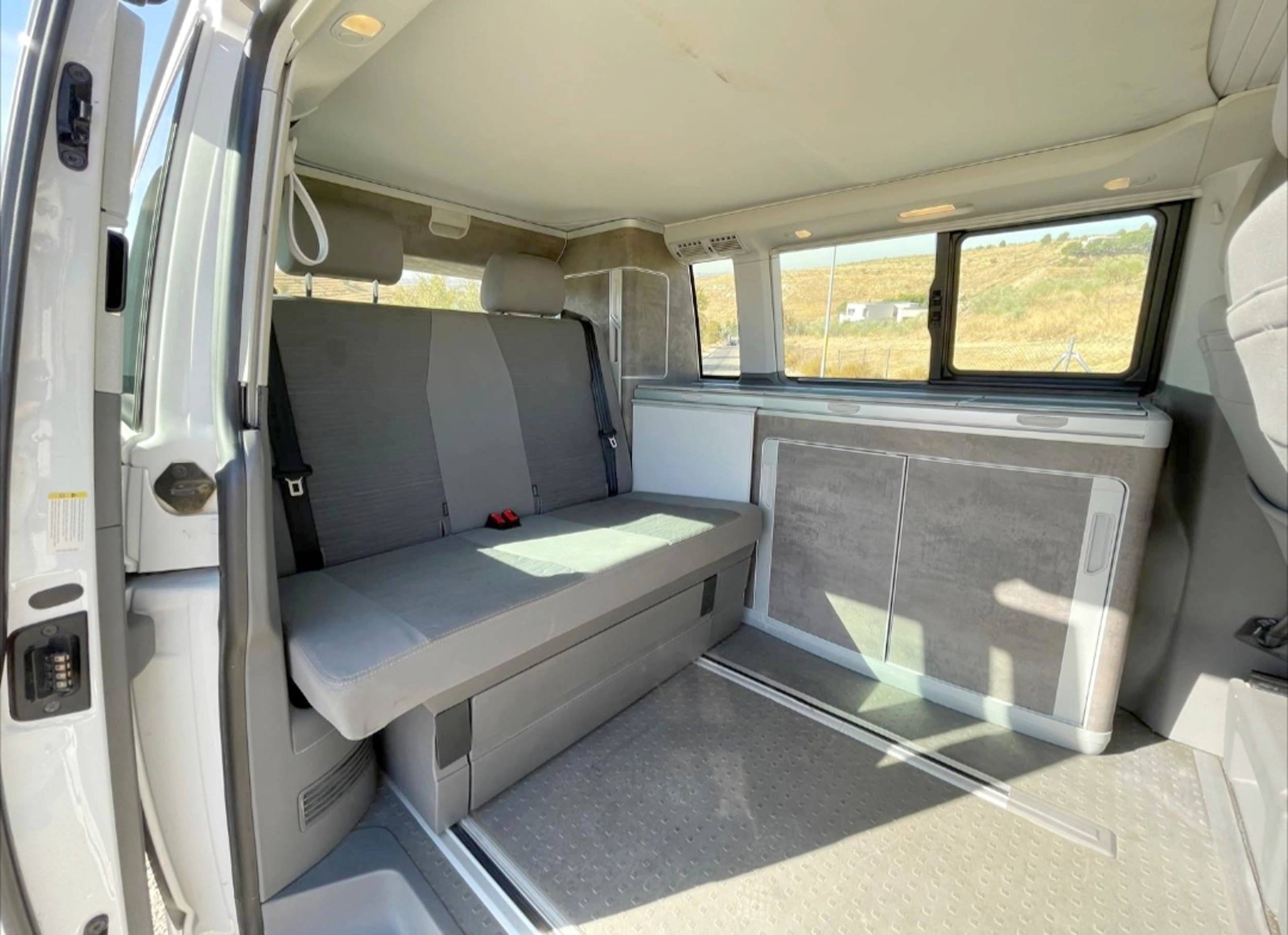 Berth Volkswagen California Ocean T6.1 - Yescapa