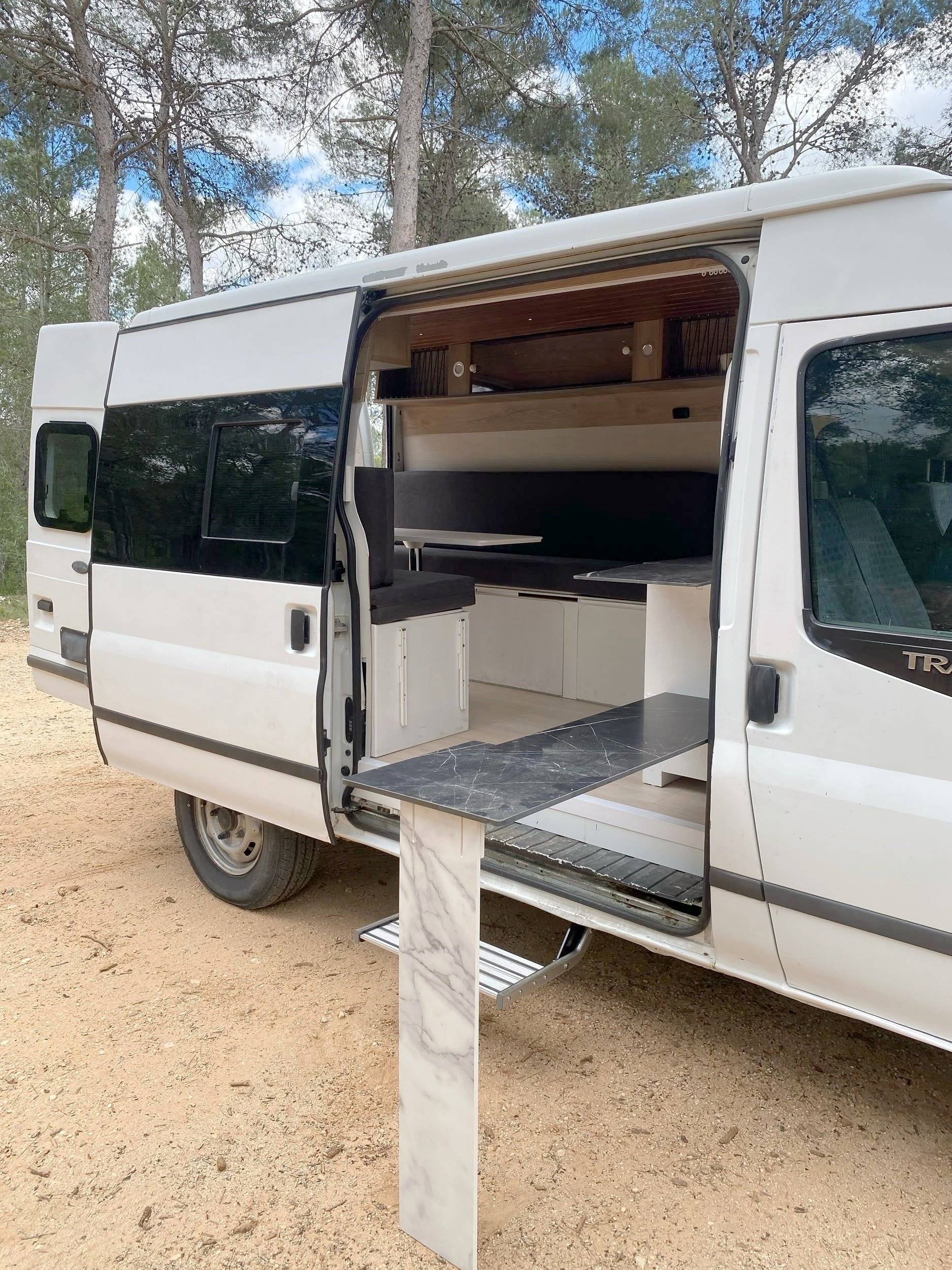Comedor Ford Transit - Yescapa