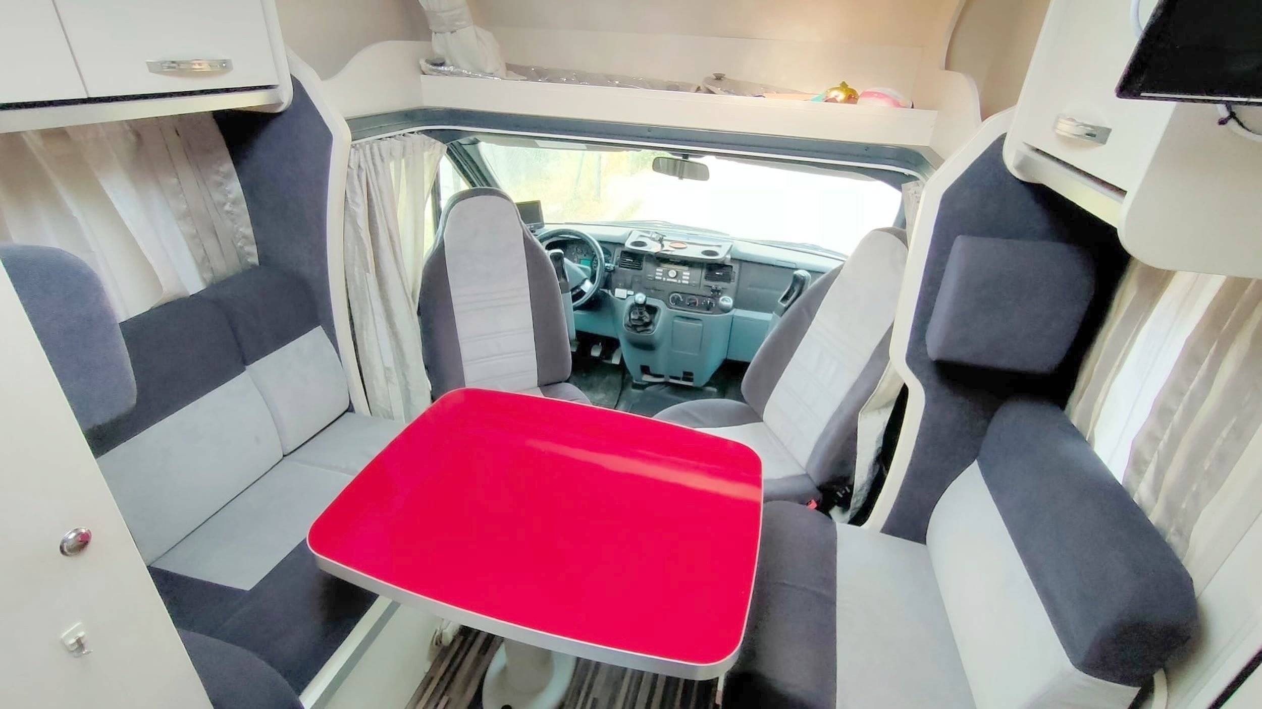 Comedor Ford Transit 2,0 l 130 ch - Yescapa