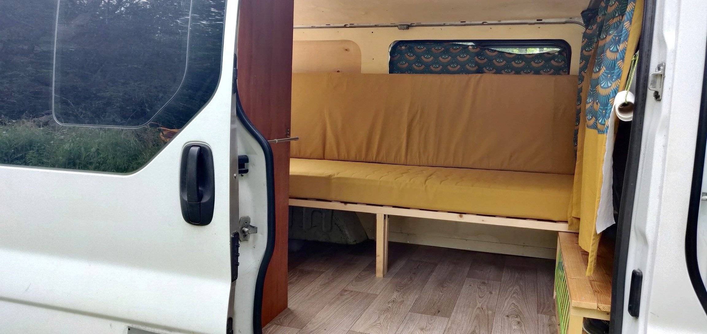 Coin repas Renault Trafic 1.9 100ch - Yescapa