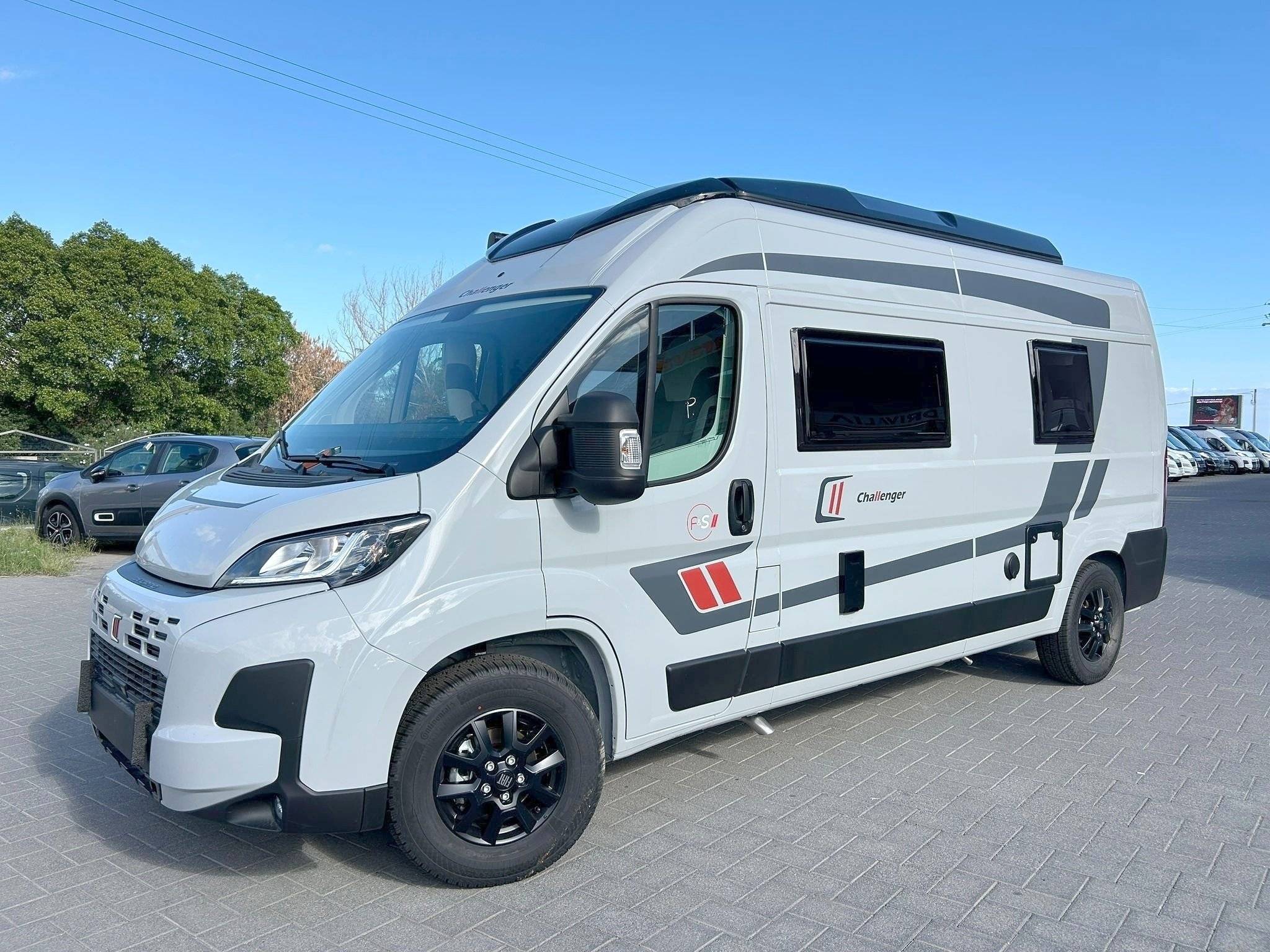 Vista del vehículo ángulo delantero Fiat Ducato - Yescapa