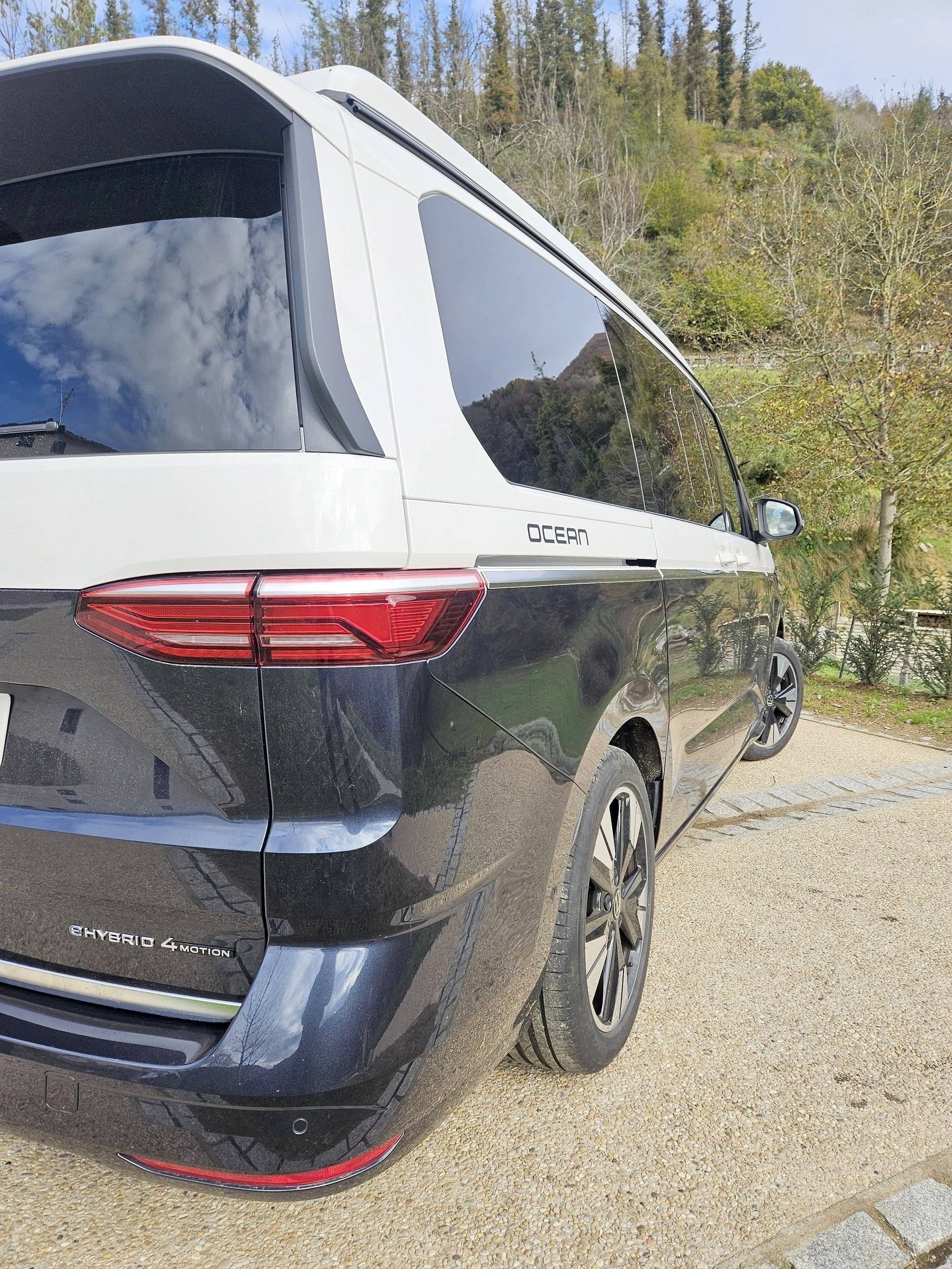 Área de jantar Volkswagen VOLKSWAGEN CALIFORNIA - Yescapa