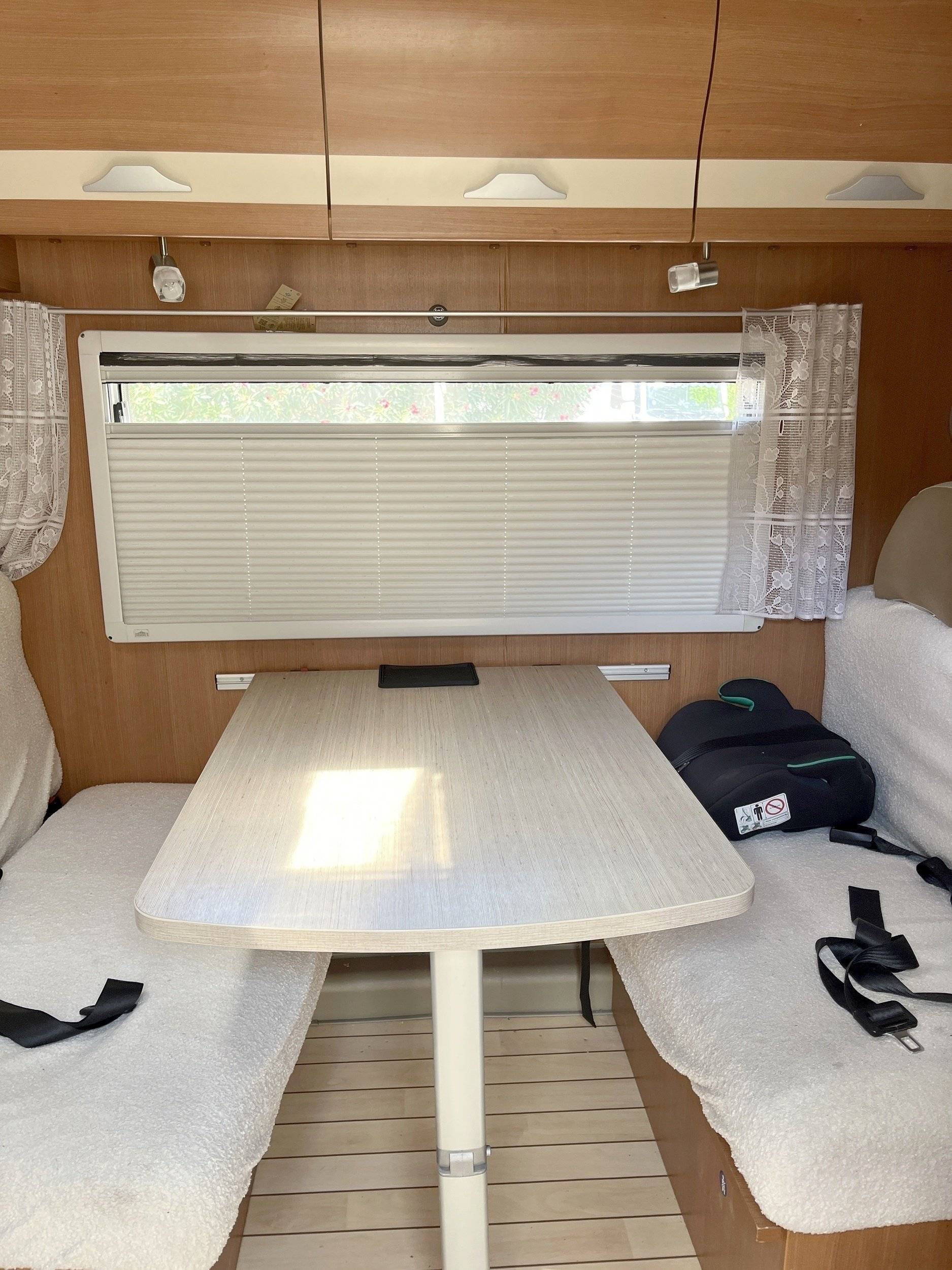 Dining Area Fiat FIAT DUCATO - Yescapa