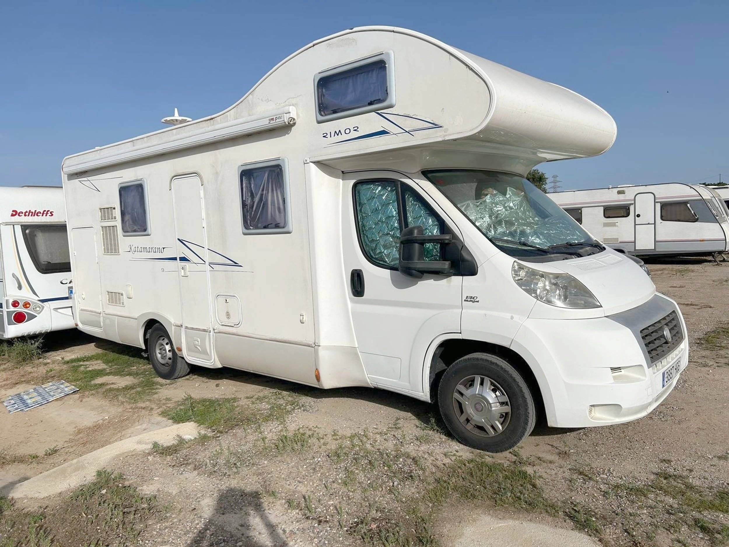 Front view from 3/4 Fiat - Yescapa