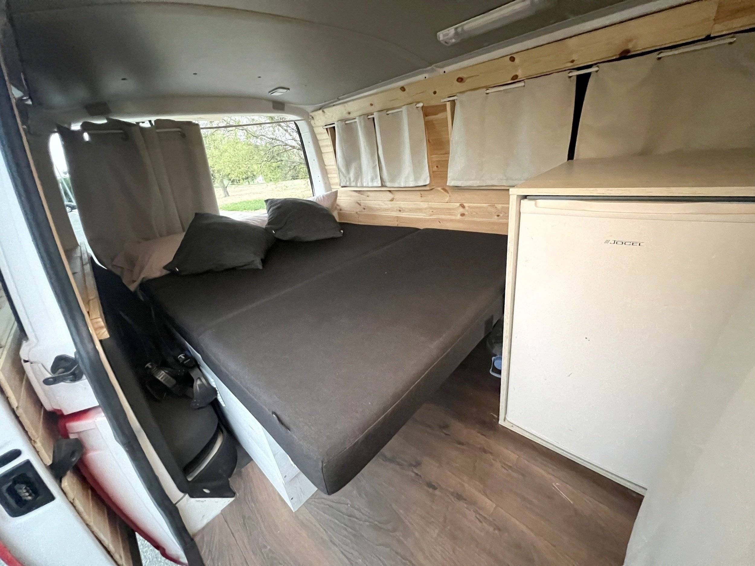 Berth Volkswagen Transporter 2,0L 102 ch - Yescapa
