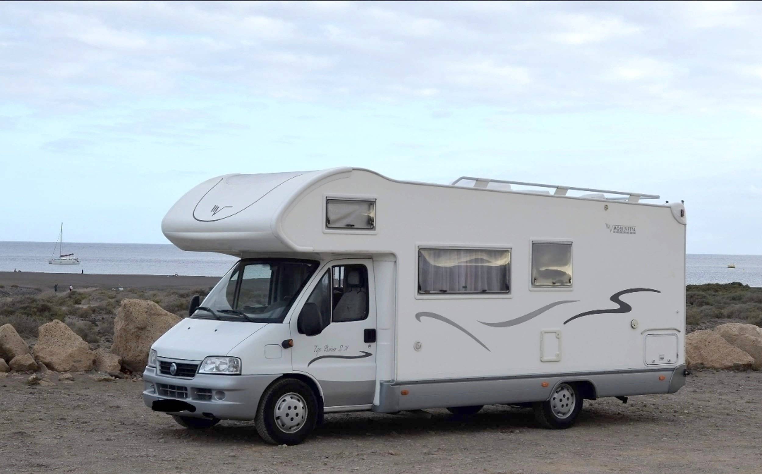 Vue avant de 3/4 Fiat Fiat Ducato - Yescapa