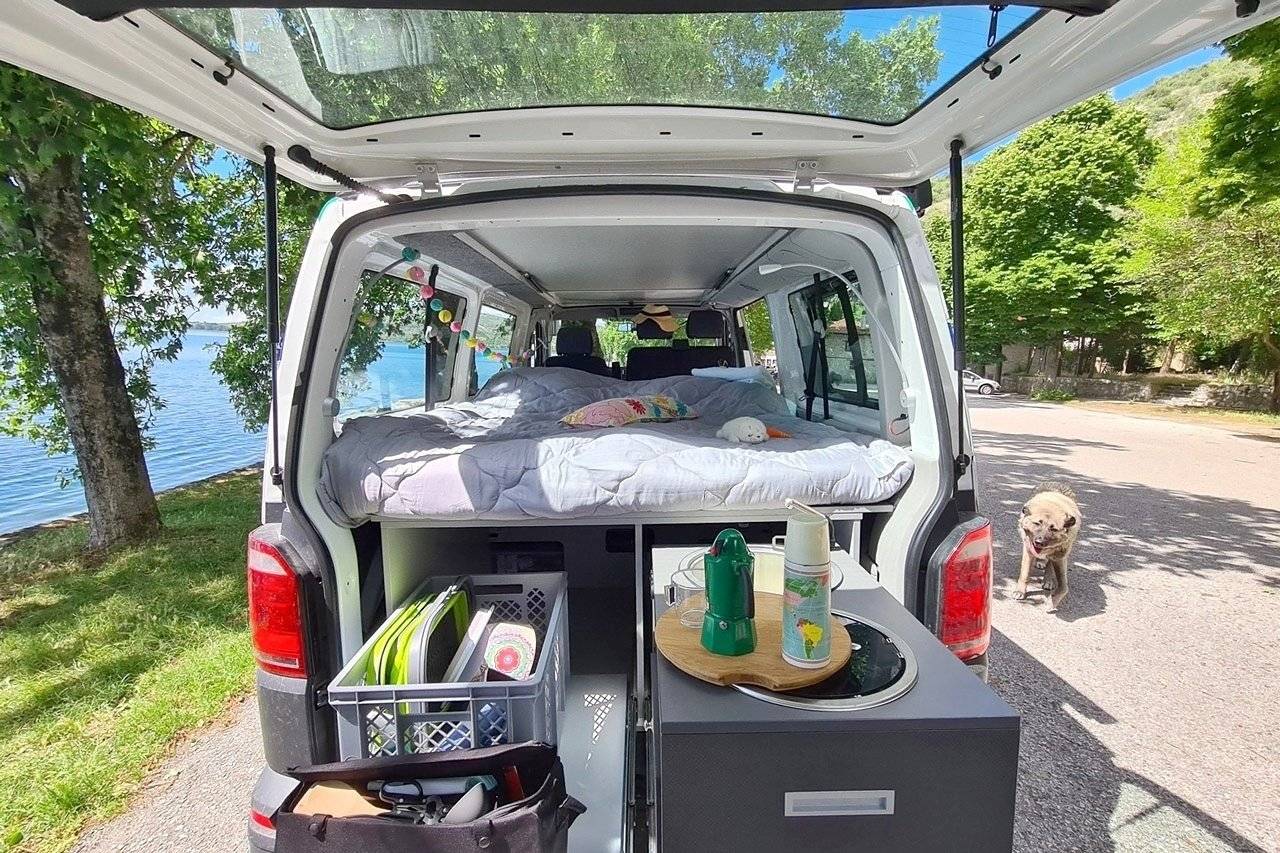Volkswagen T6 with Raising Roof