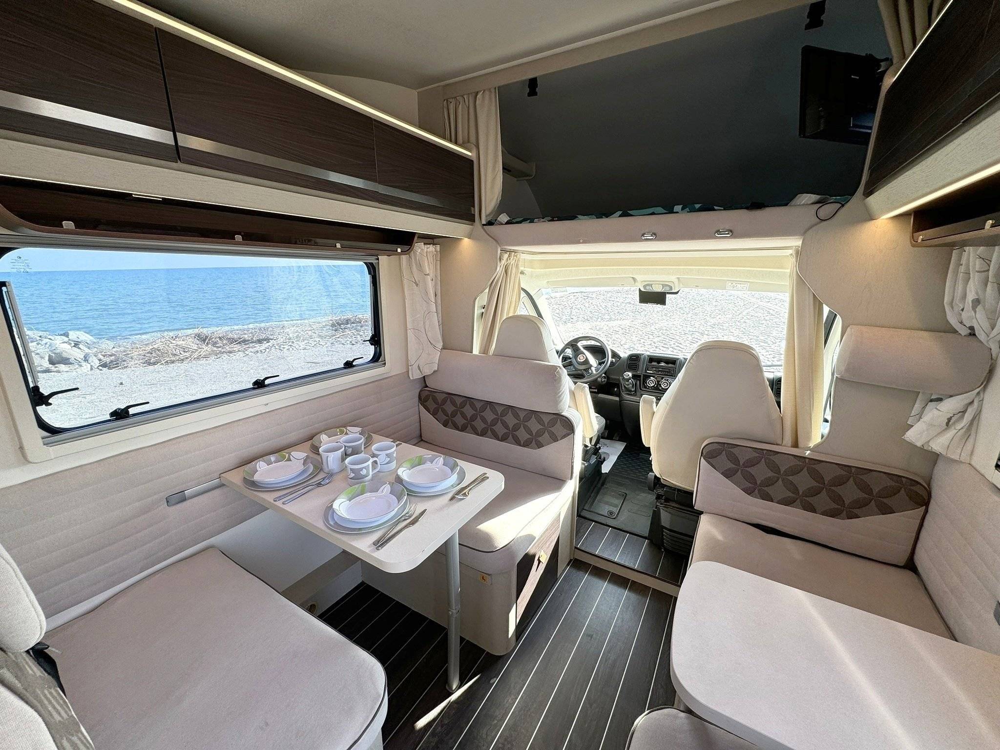 Dining Area Fiat - Yescapa