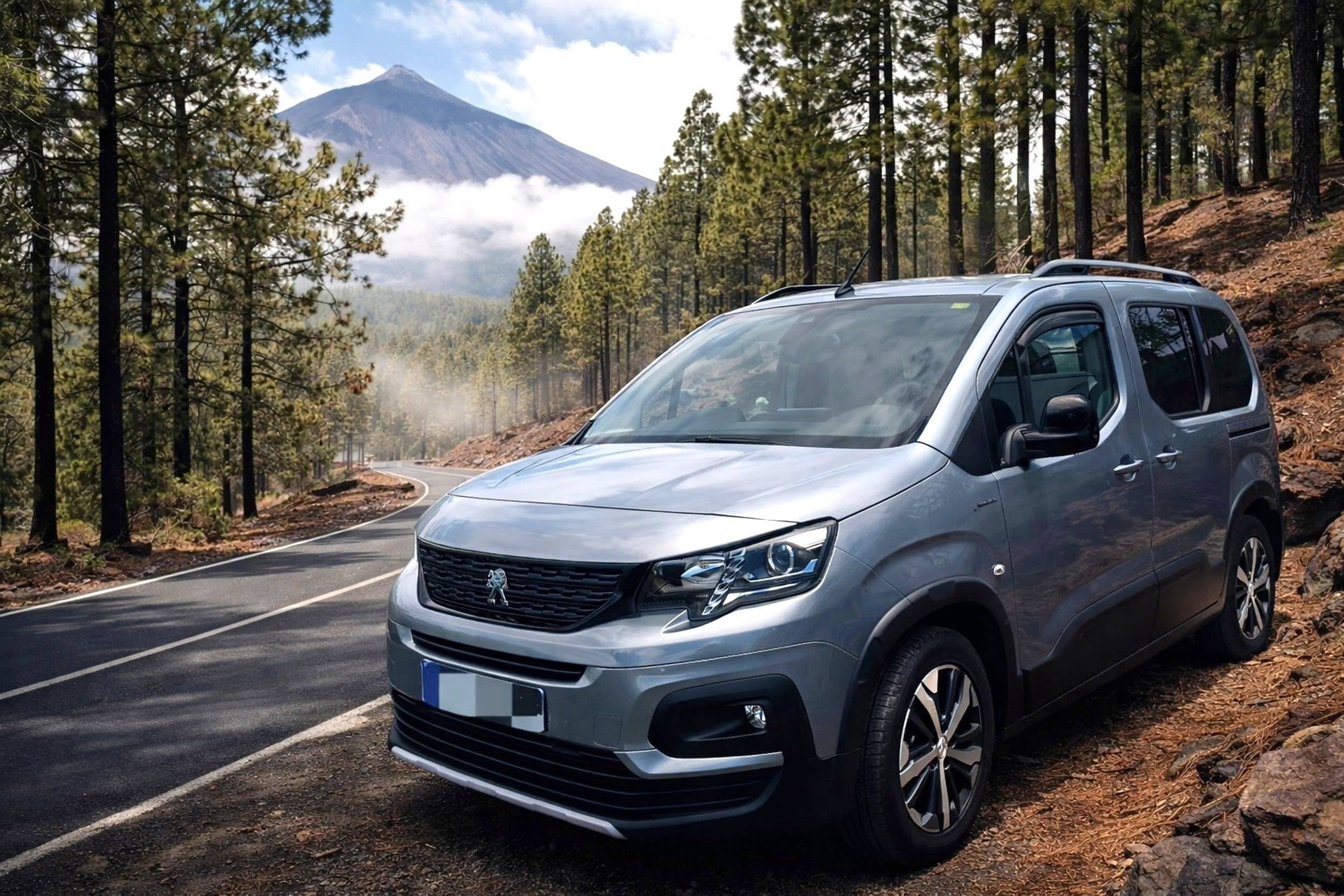 schräge Vorderansicht Peugeot Peugeot Rifer - Yescapa