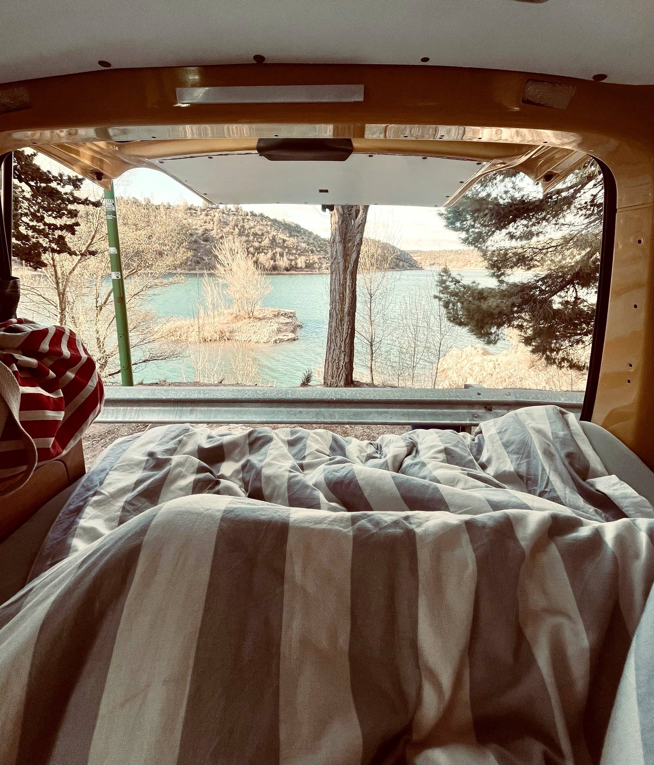 Área de jantar Volkswagen T6 2 l 102 ch - Yescapa