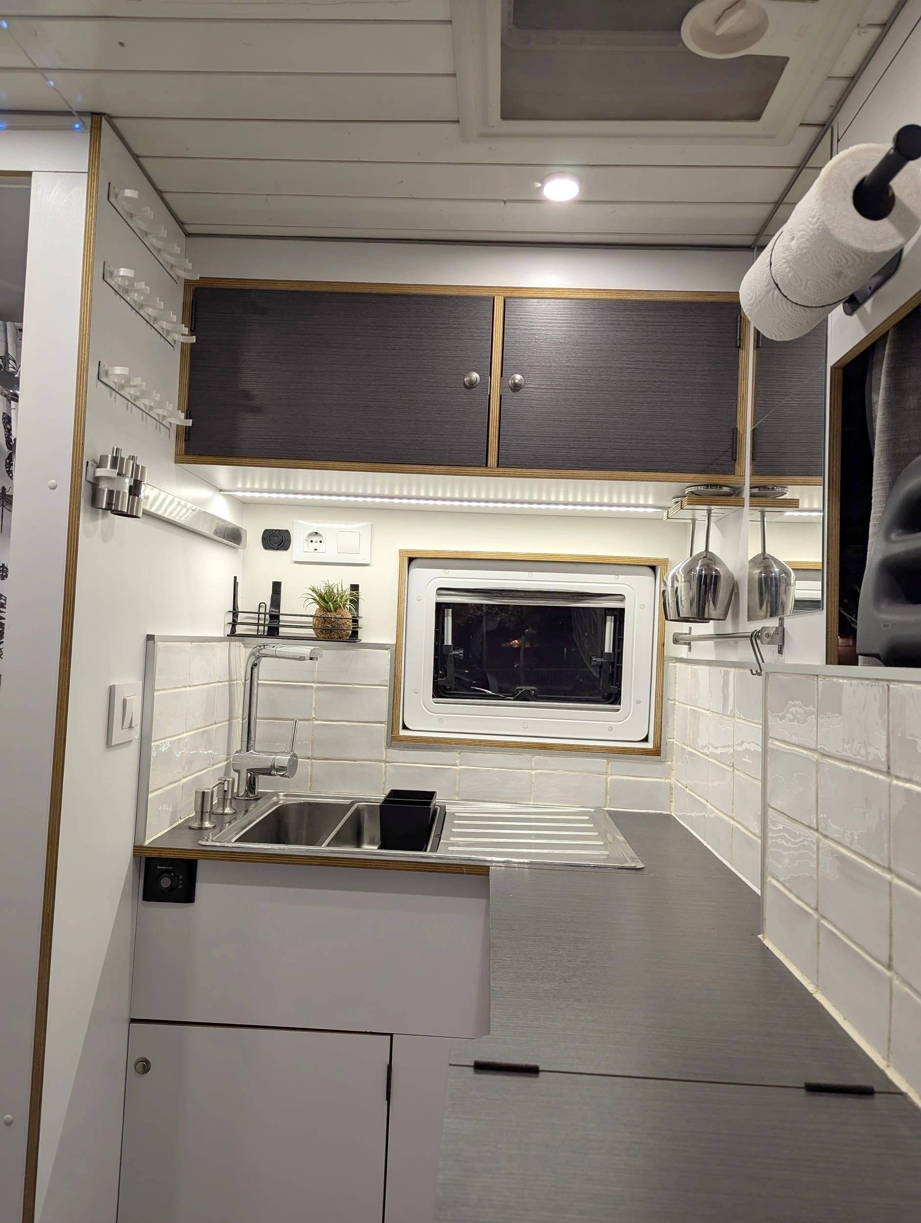 Angolo cucina Peugeot BOXER L2H2 - Yescapa