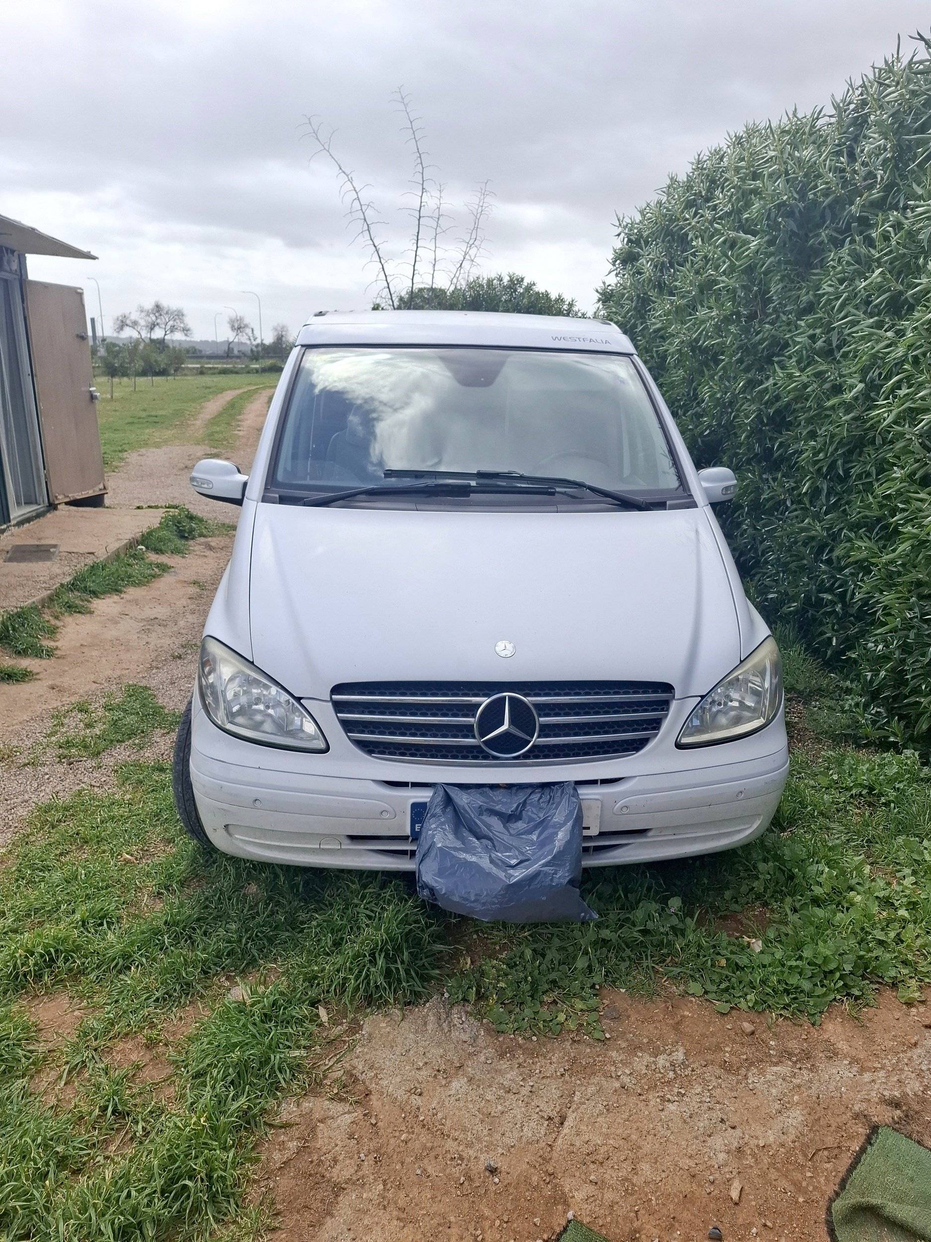 Vista del vehículo ángulo delantero Mercedes Viano 3,0 CDI Marco Polo - Yescapa