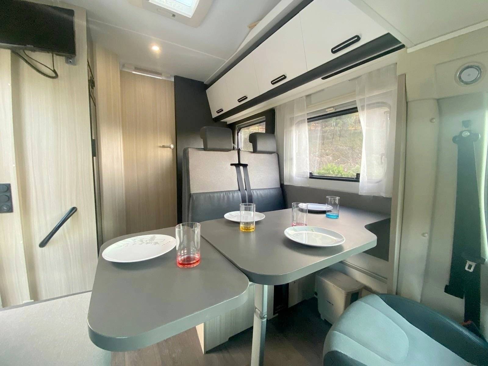 Adria Sunliving A75DP